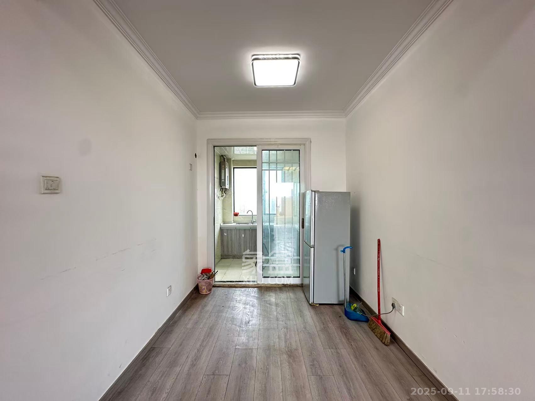 光明E城  2室2厅1卫    2000.0元/月 光明E城  2室2厅1卫    2000.0元/月室内图