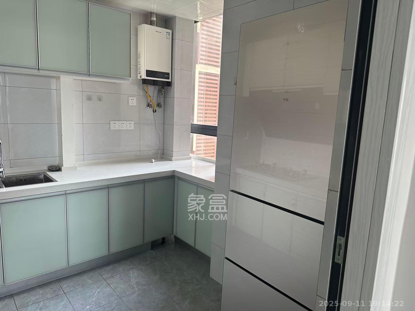 标志浪漫满屋(枫景公寓) 2室2厅1卫 2200.0元/月 标志浪漫满屋(枫景公寓) 2室2厅1卫 2200.0元/月室内图