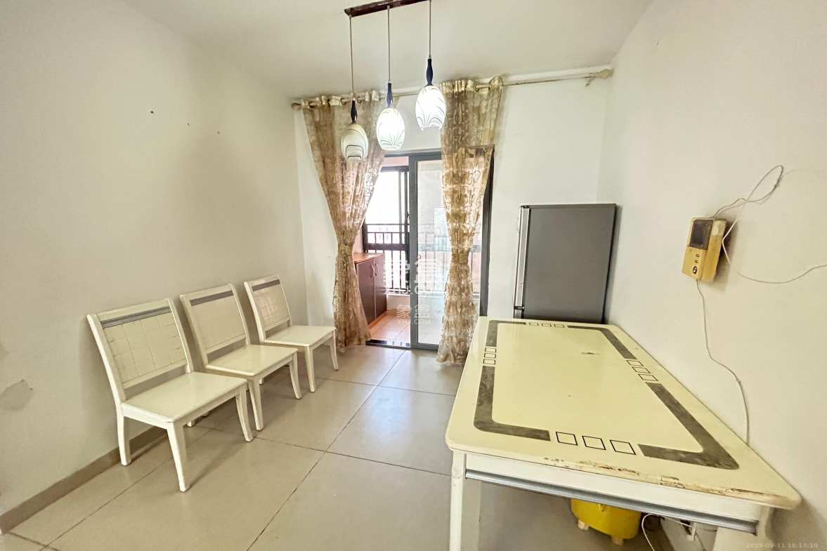 上海城小区 3室2厅1卫 2500.0元/月 上海城小区 3室2厅1卫 2500.0元/月室内图