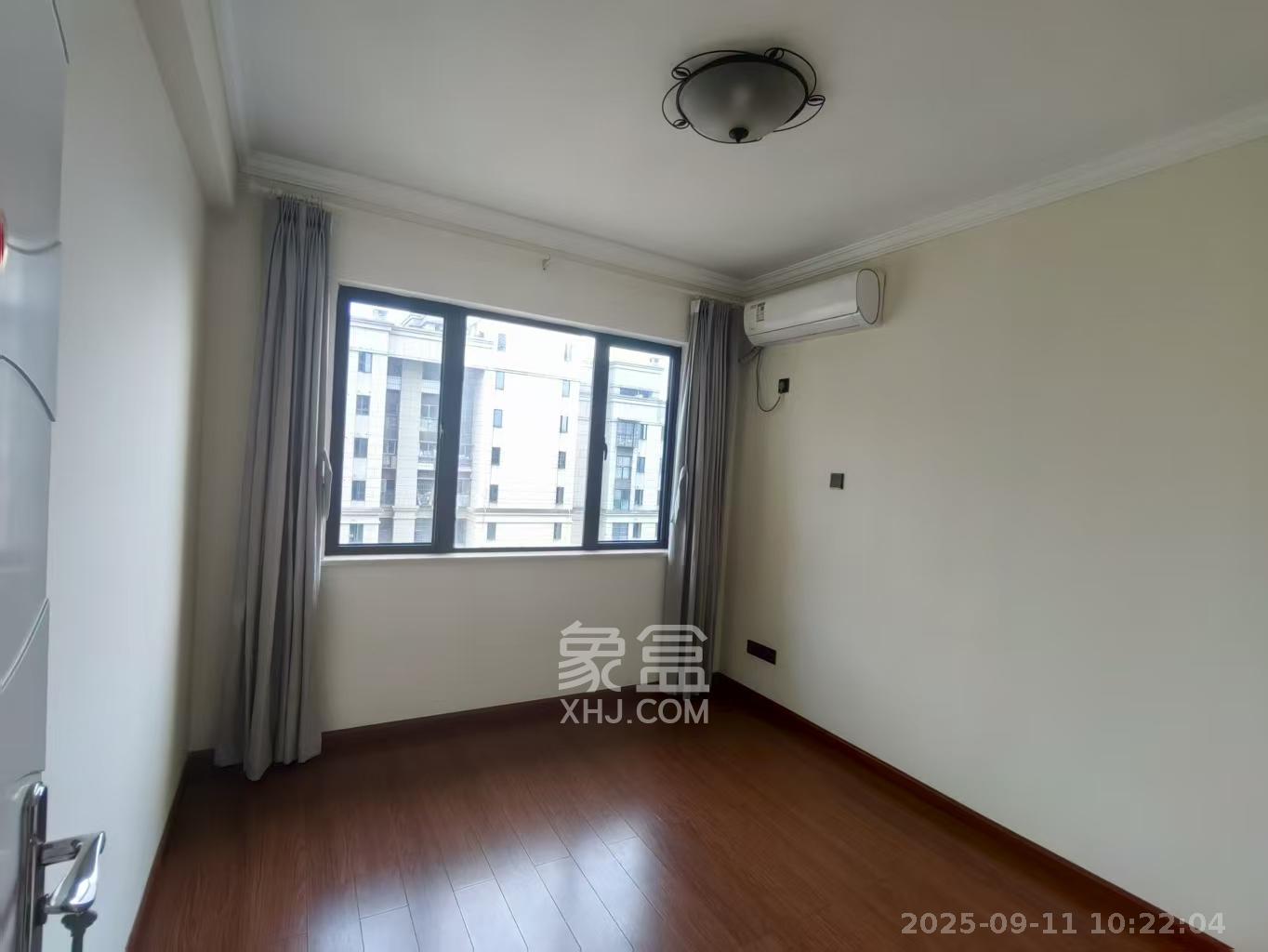 星湖湾二期高层  4室2厅2卫    3500.0元/月室内图