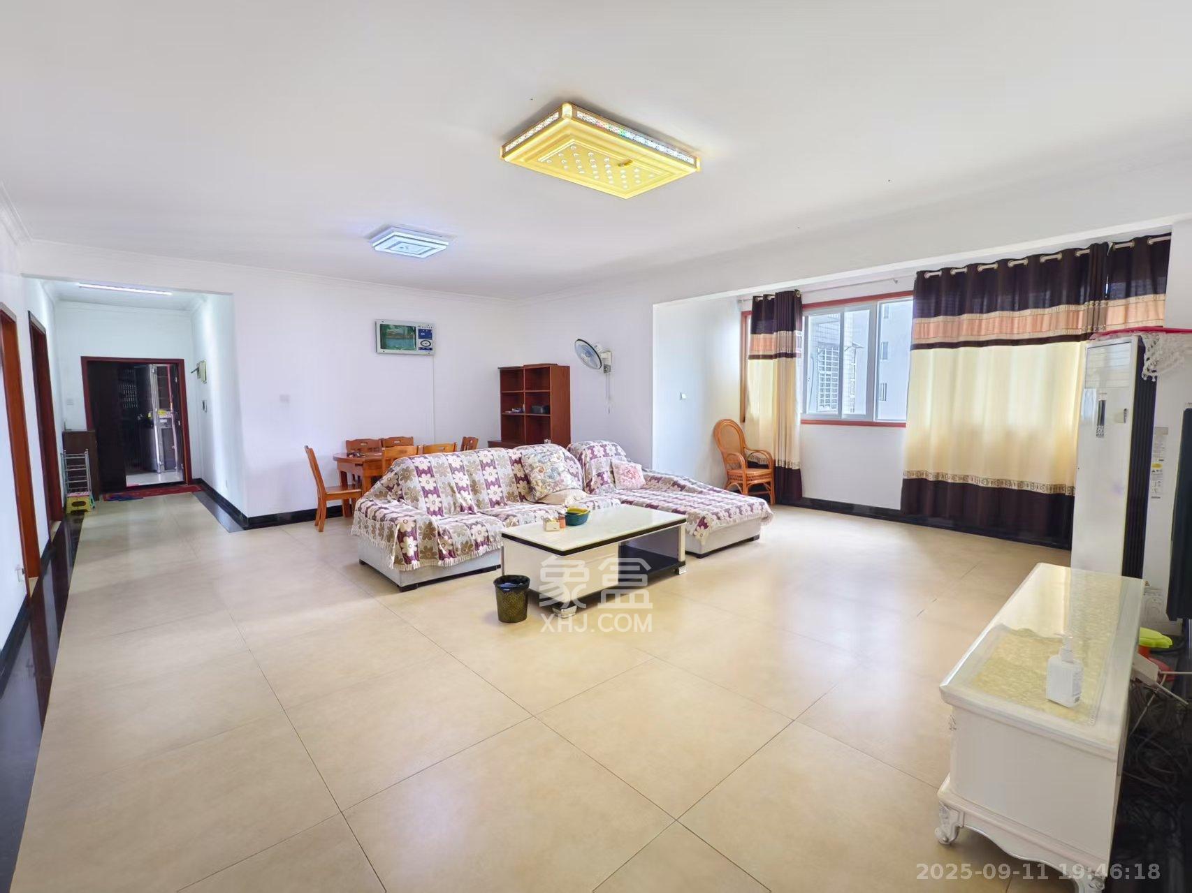 星邮公寓 3室2厅2卫 2300.0元/月 星邮公寓 3室2厅2卫 2300.0元/月室内图