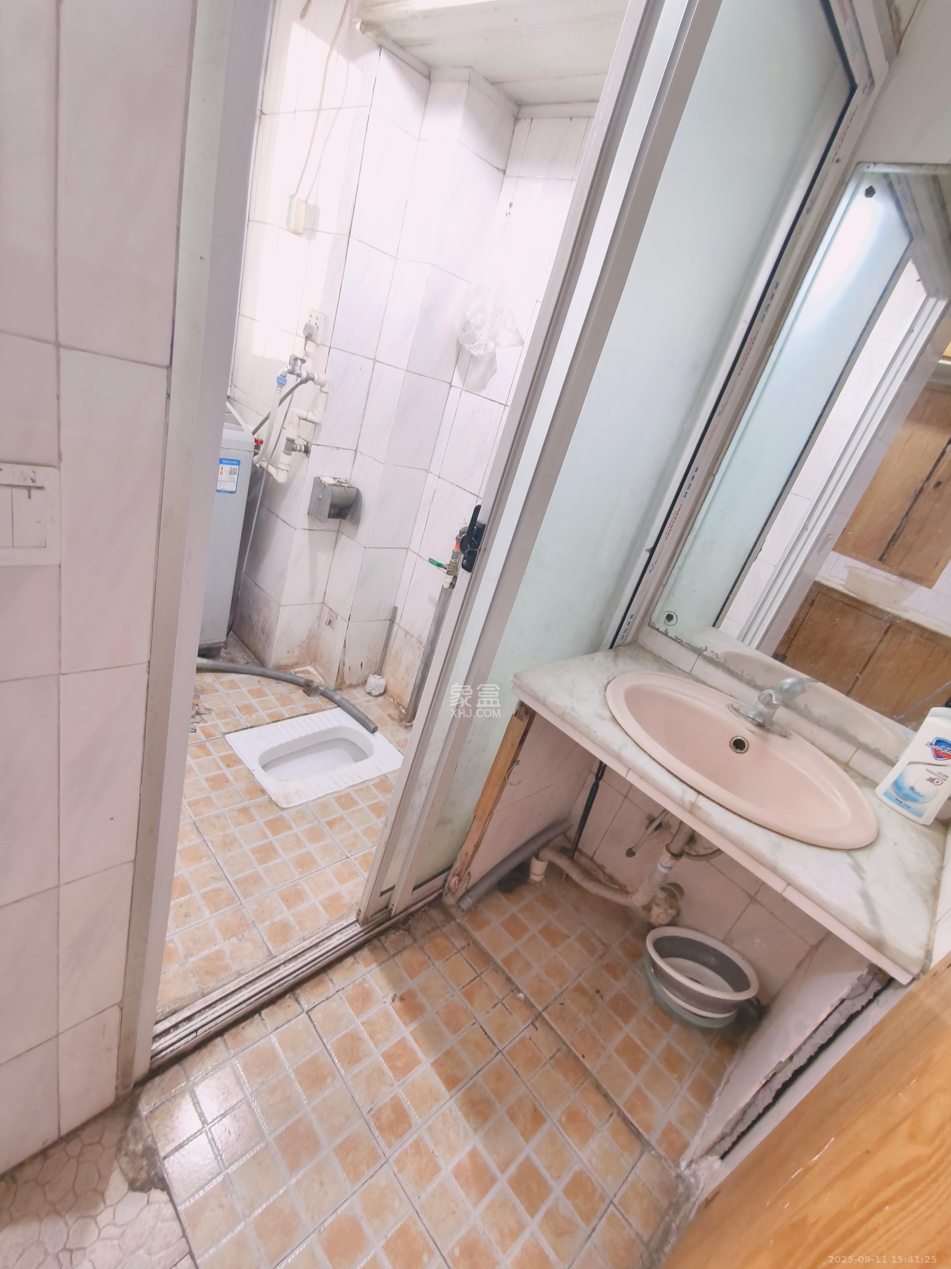 向韶村  3室2厅1卫    1300.0元/月 向韶村  3室2厅1卫    1300.0元/月室内图