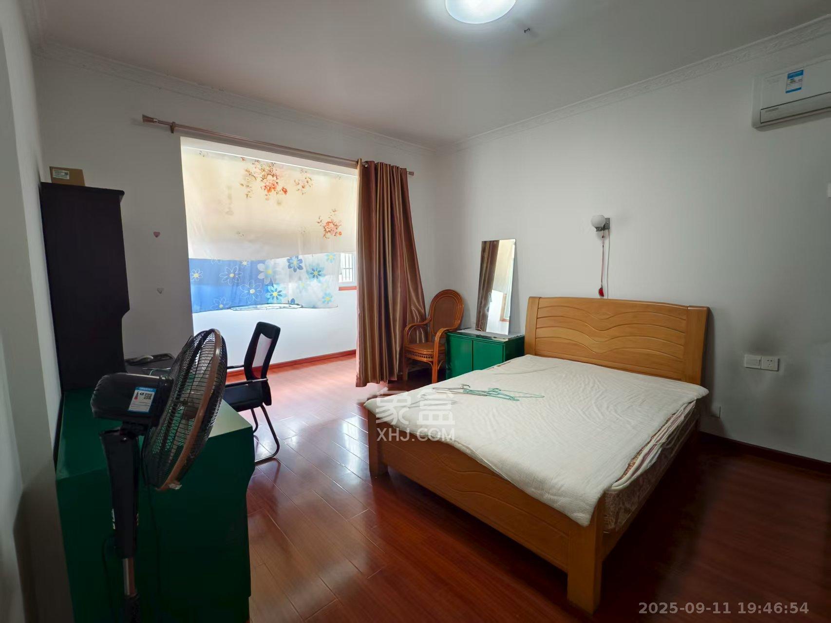 星邮公寓  3室2厅2卫    2300.0元/月室内图