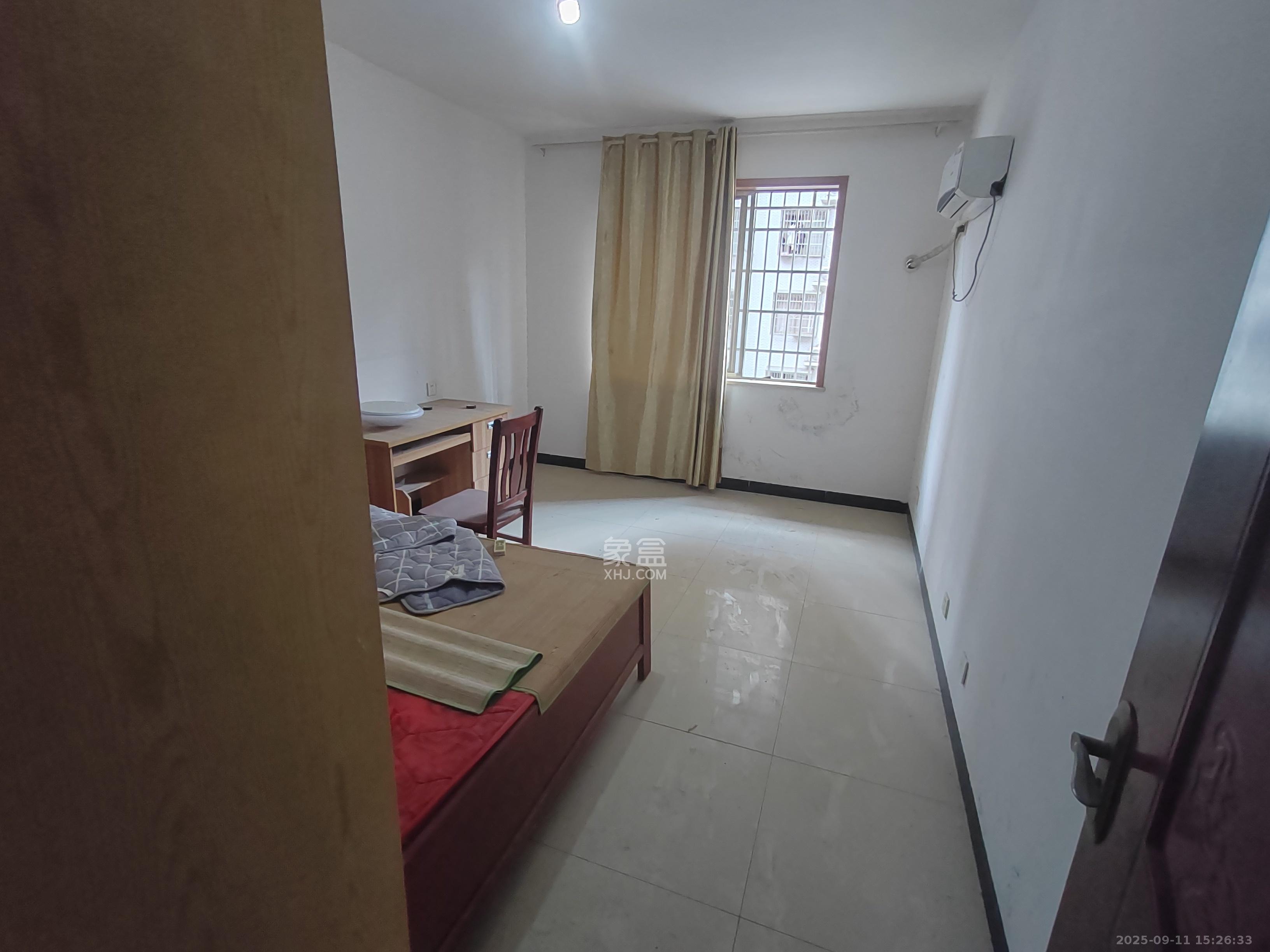 骑龙安置小区  3室1厅1卫    2000.0元/月室内图