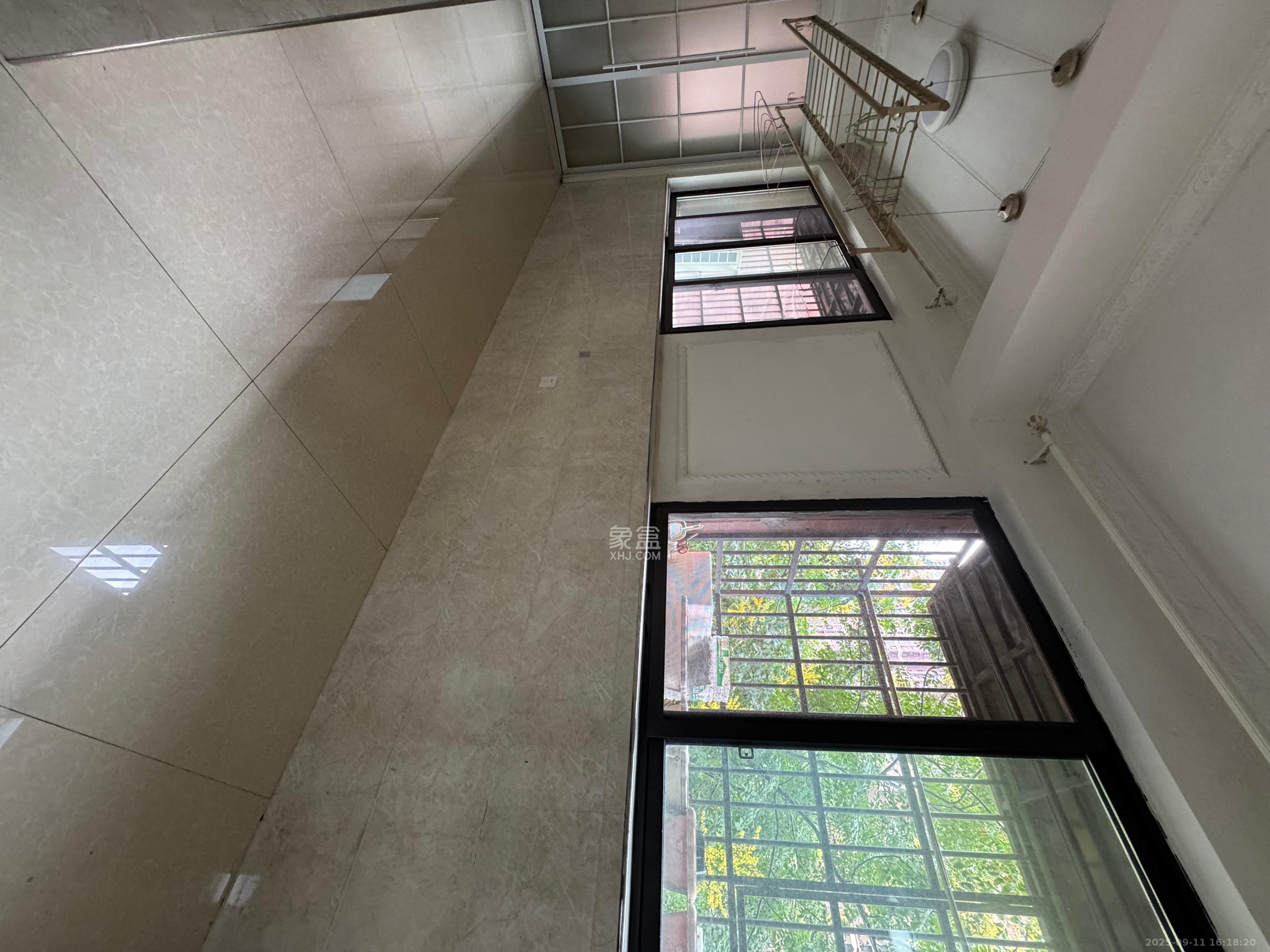 新城国际花都  3室2厅1卫    2100.0元/月室内图