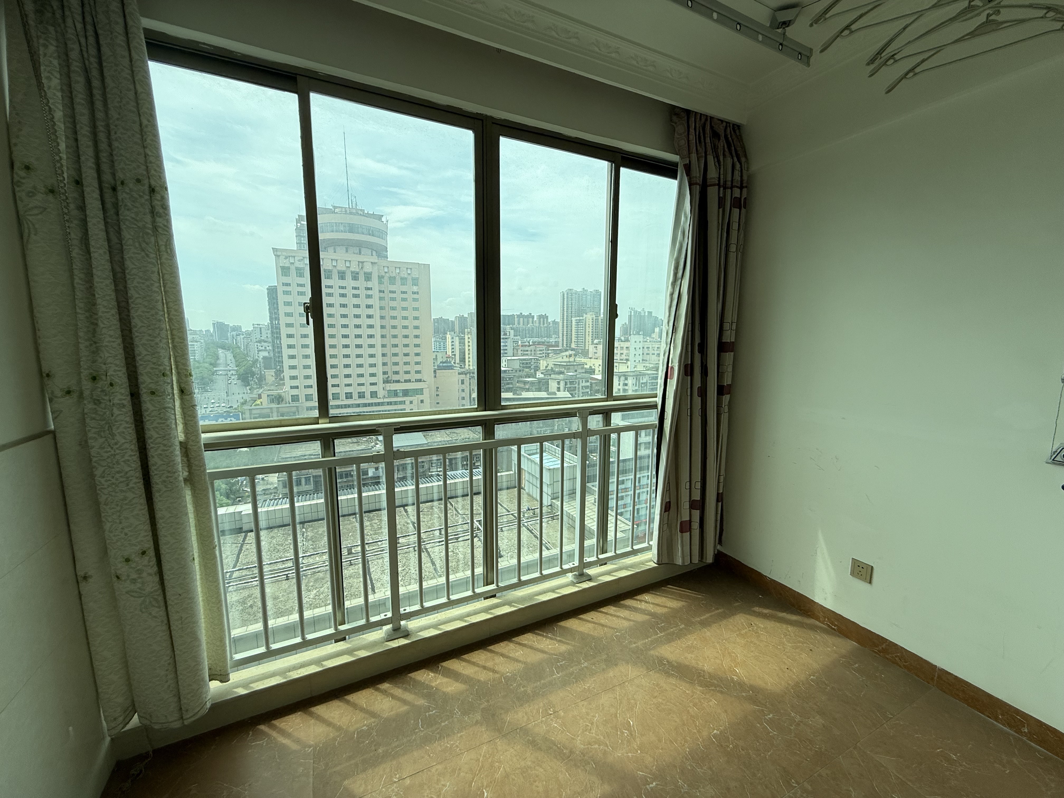 华亿明珠 4室2厅2卫 3200.00元/月 华亿明珠 4室2厅2卫 3200.00元/月室内图