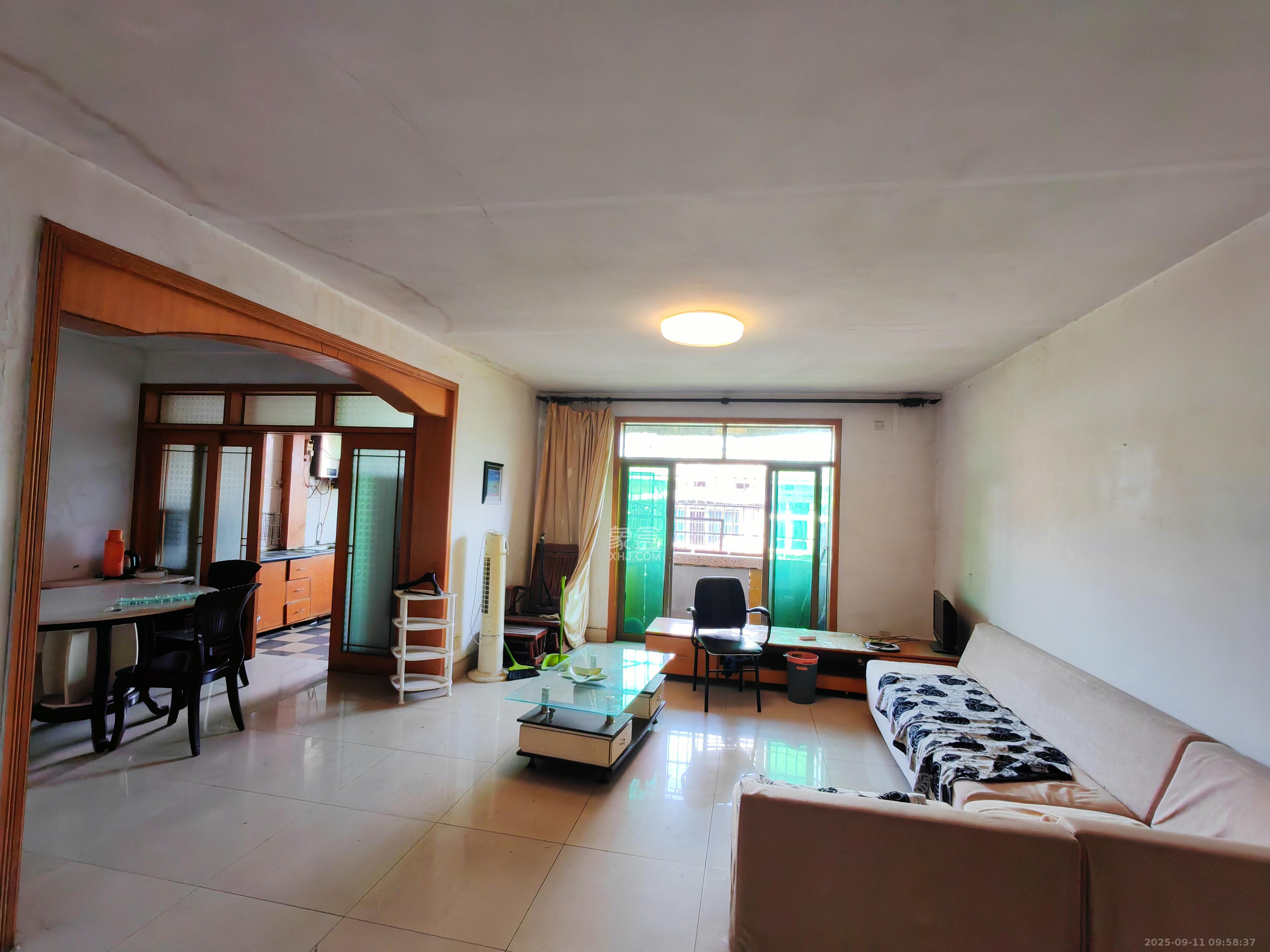 紫荆花园  3室2厅2卫    1800.0元/月室内图