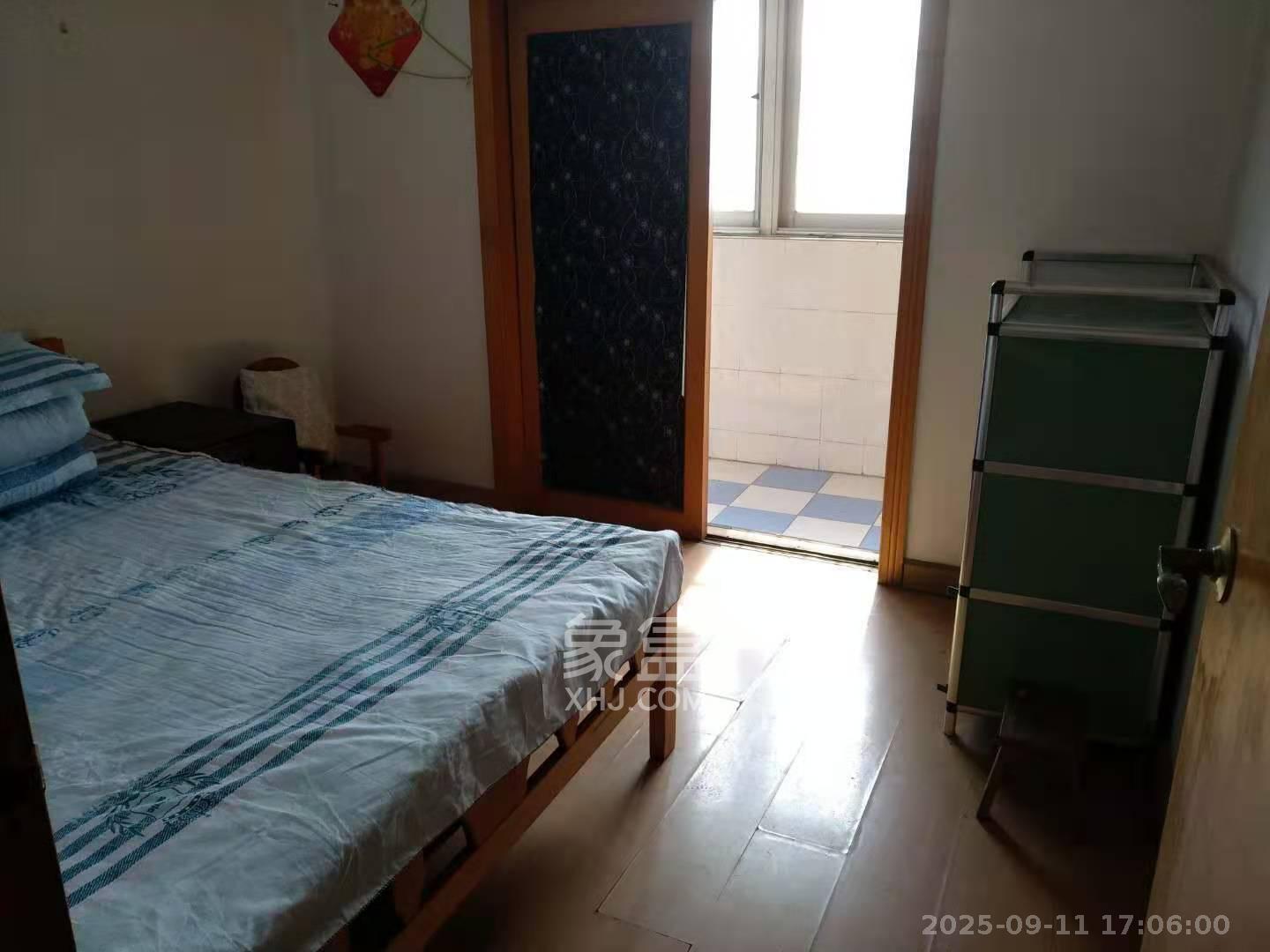 上民航宿舍 3室2厅1卫 2200.0元/月 上民航宿舍 3室2厅1卫 2200.0元/月室内图