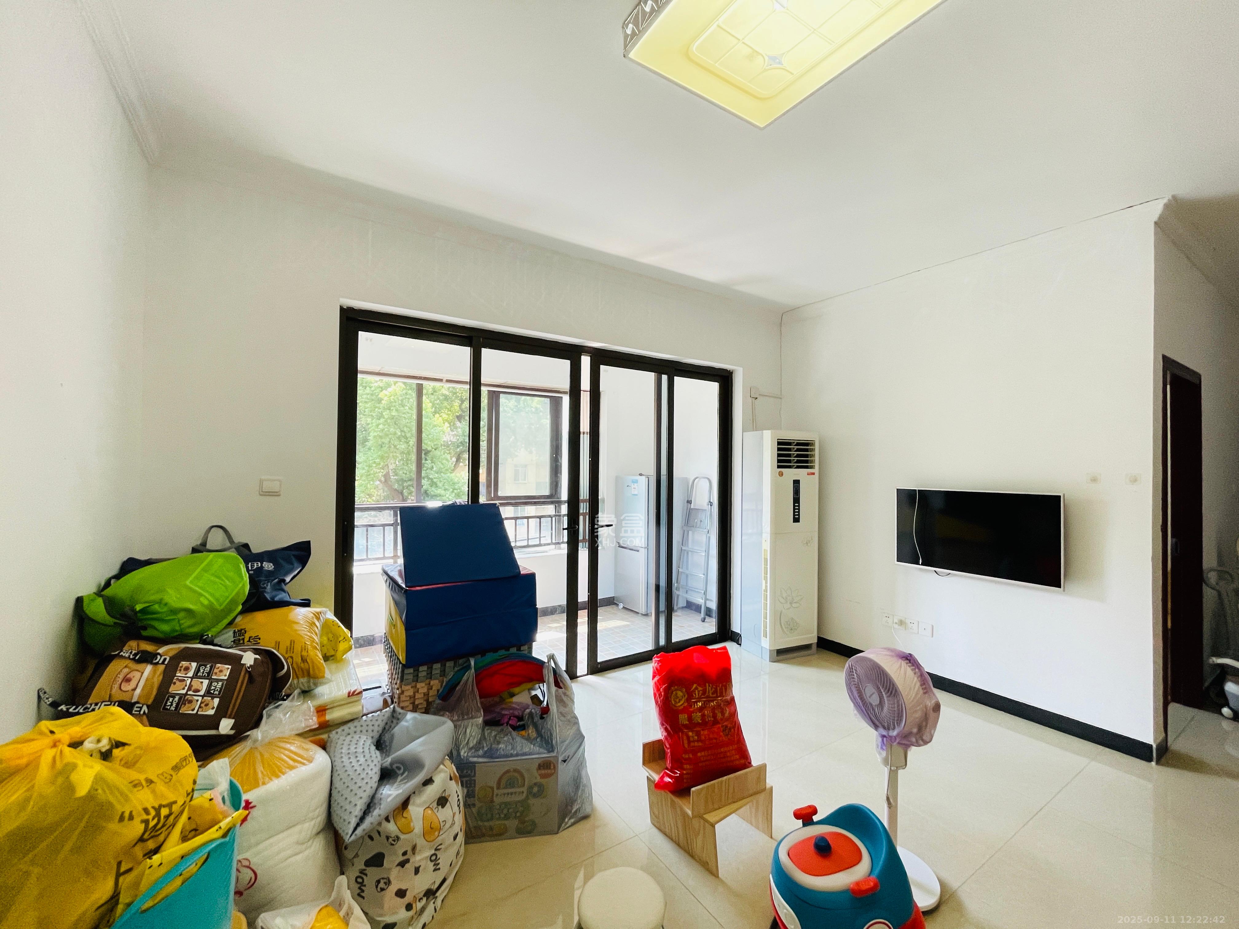 地质家园一、二期(地泰人民公馆) 2室1厅1卫 2700.0元/月 地质家园一、二期(地泰人民公馆) 2室1厅1卫 2700.0元/月室内图