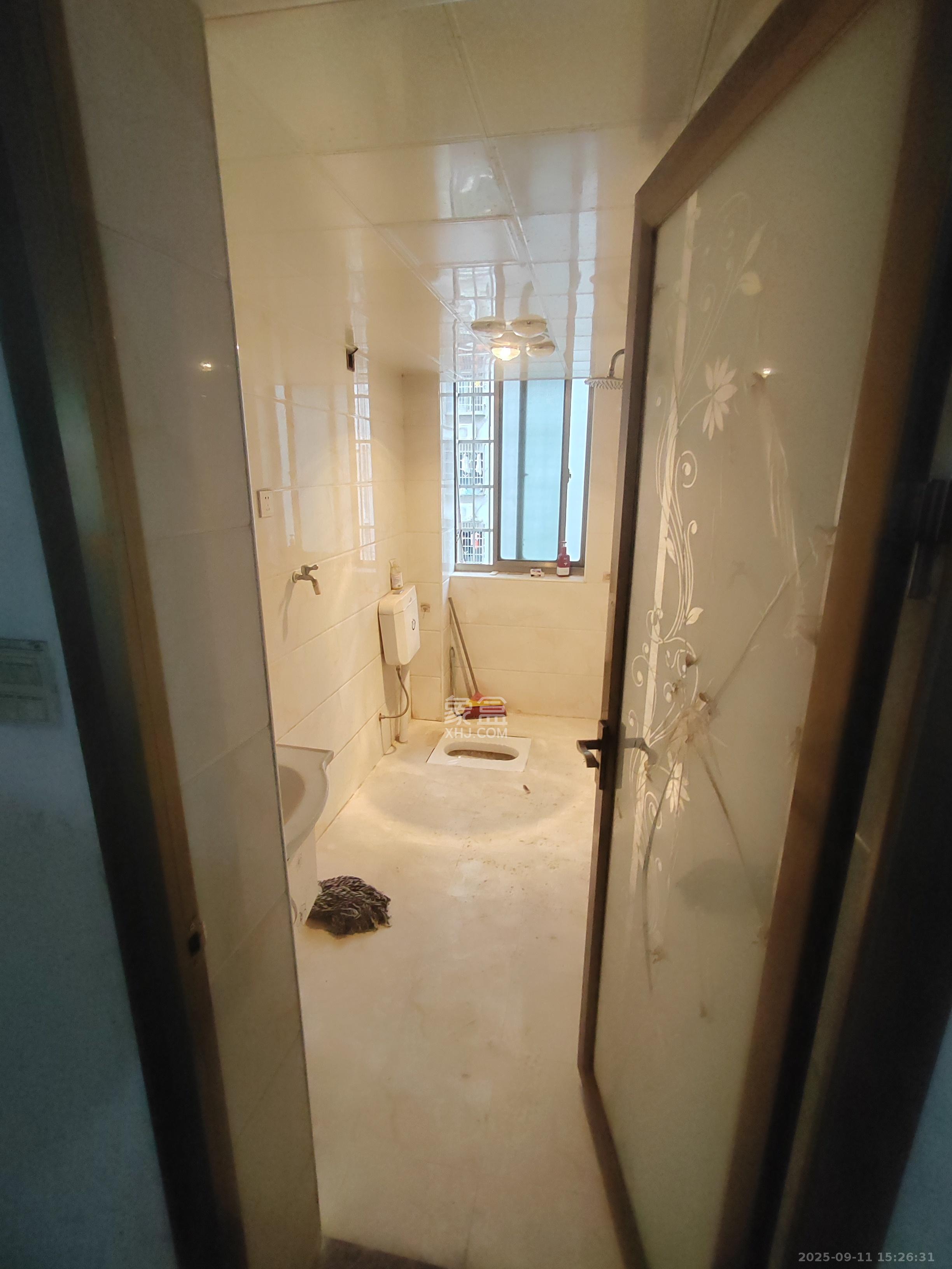 骑龙安置小区 3室1厅1卫 2000.0元/月 骑龙安置小区 3室1厅1卫 2000.0元/月室内图