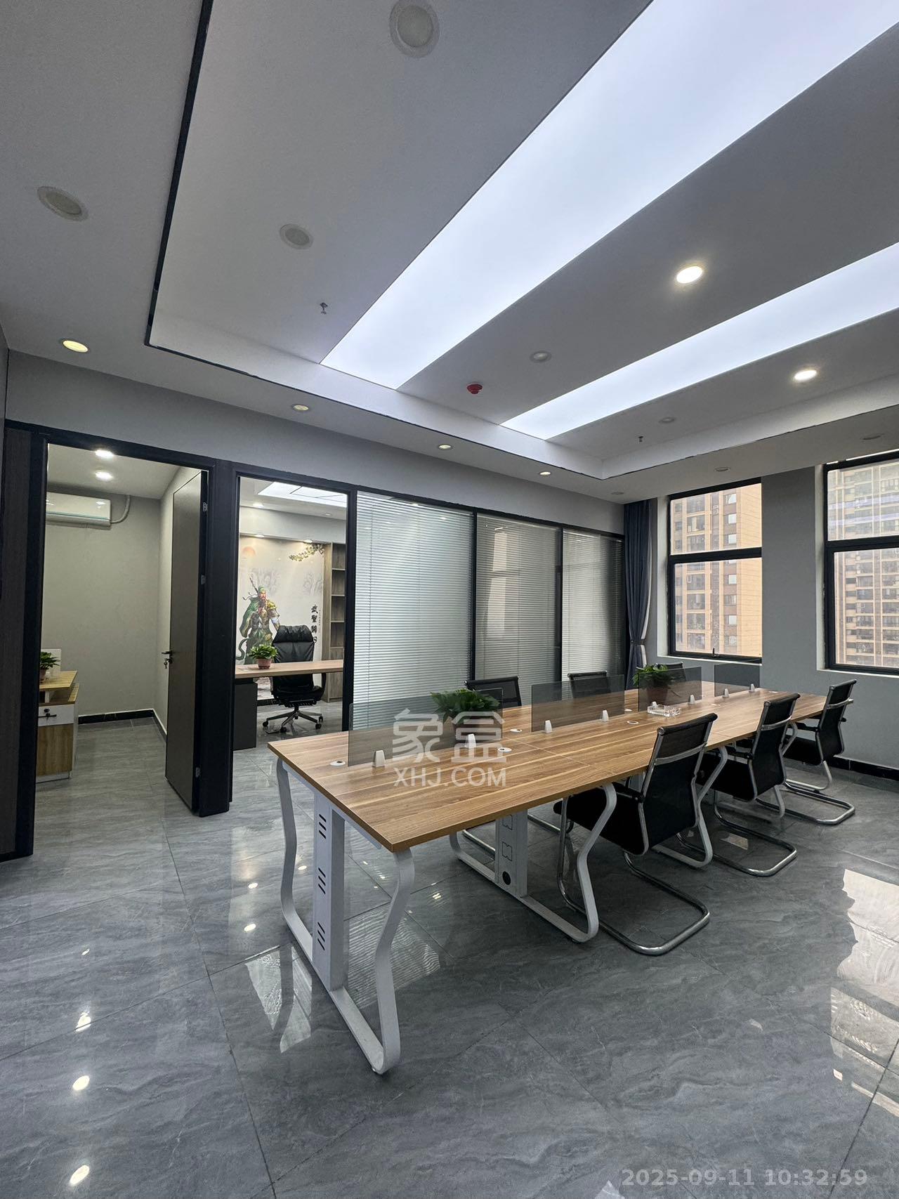 华润置地广场二期  3室2厅2卫    3500.0元/月室内图