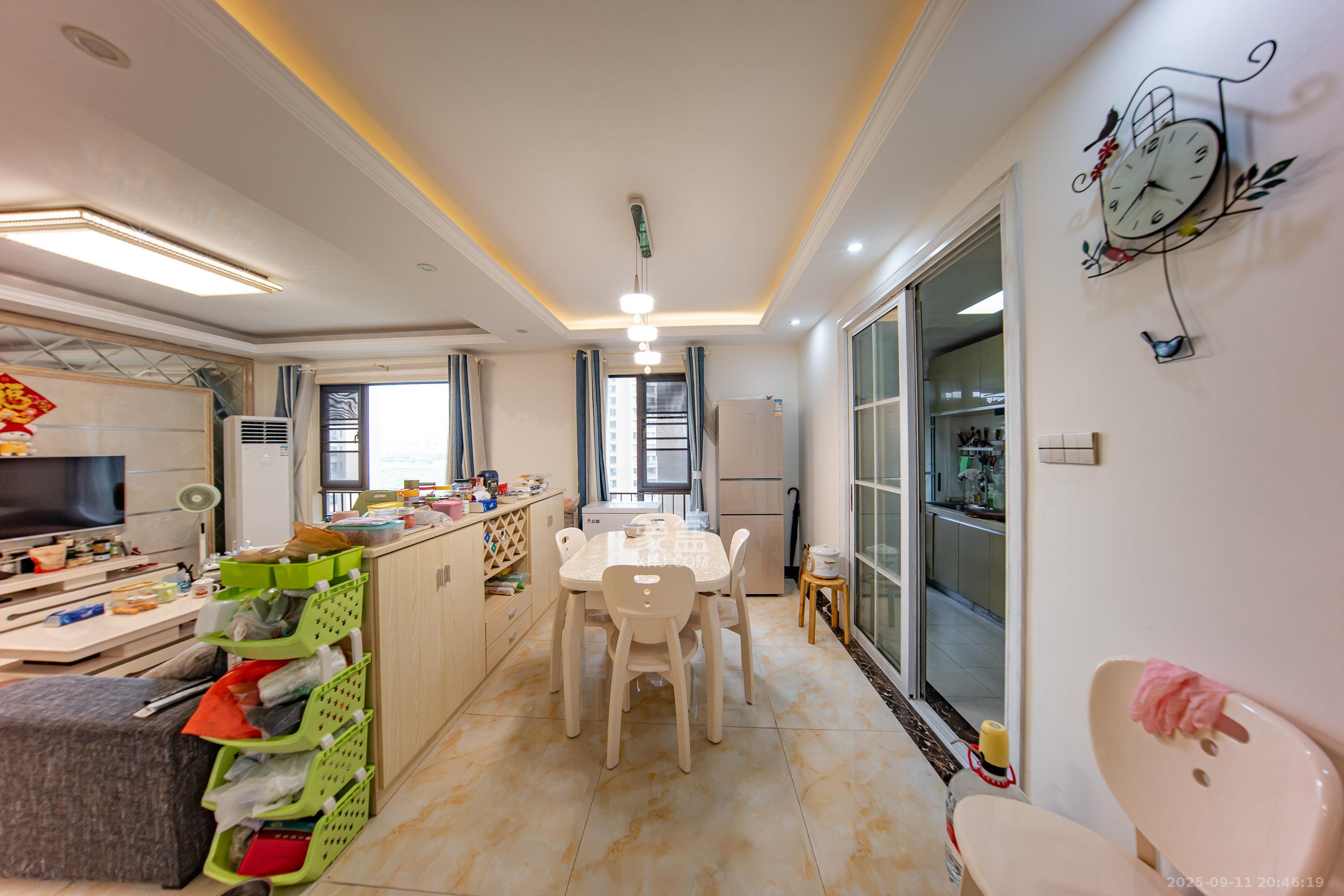 华润橡树湾 3室2厅2卫 85.0万 华润橡树湾 3室2厅2卫 85.0万客厅