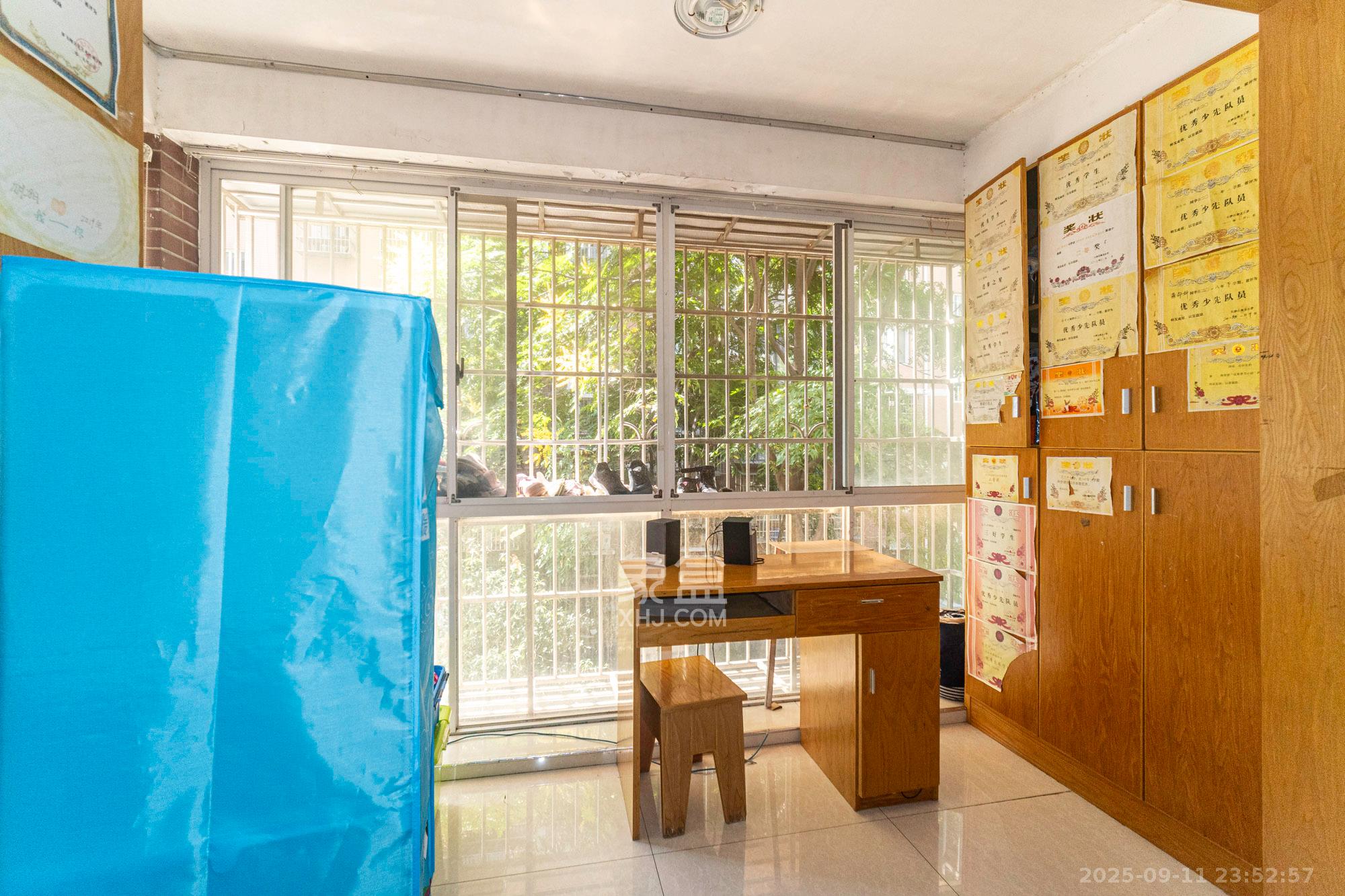 长丰星城 3室2厅1卫 37.0万 长丰星城 3室2厅1卫 37.0万阳台