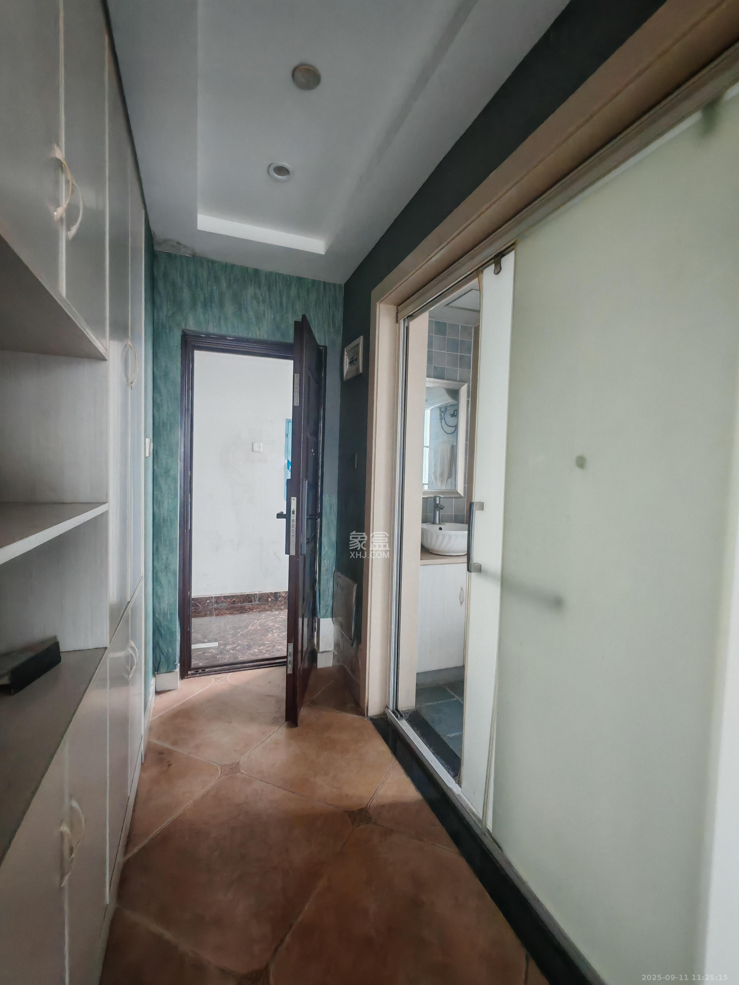 绿地中央广场 1室1厅1卫 1600.0元/月 绿地中央广场 1室1厅1卫 1600.0元/月室内图