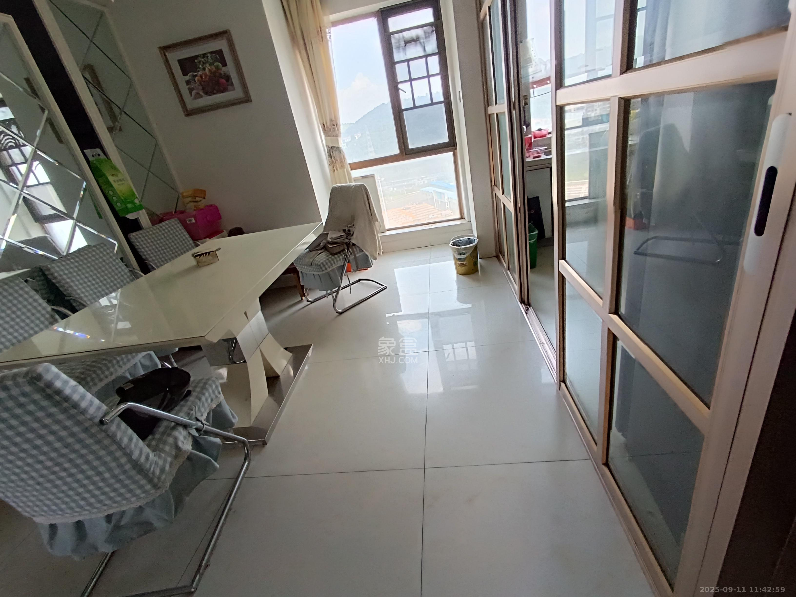 锑都家园  3室2厅1卫    2500.0元/月 锑都家园  3室2厅1卫    2500.0元/月