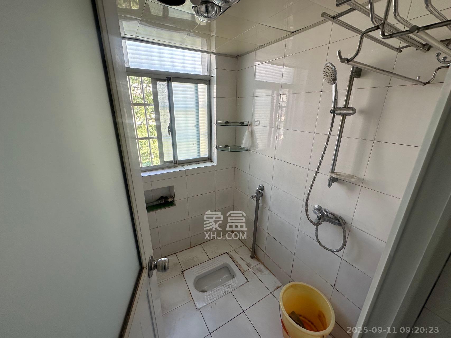 新星小区 3室2厅2卫 1800.0元/月 新星小区 3室2厅2卫 1800.0元/月室内图