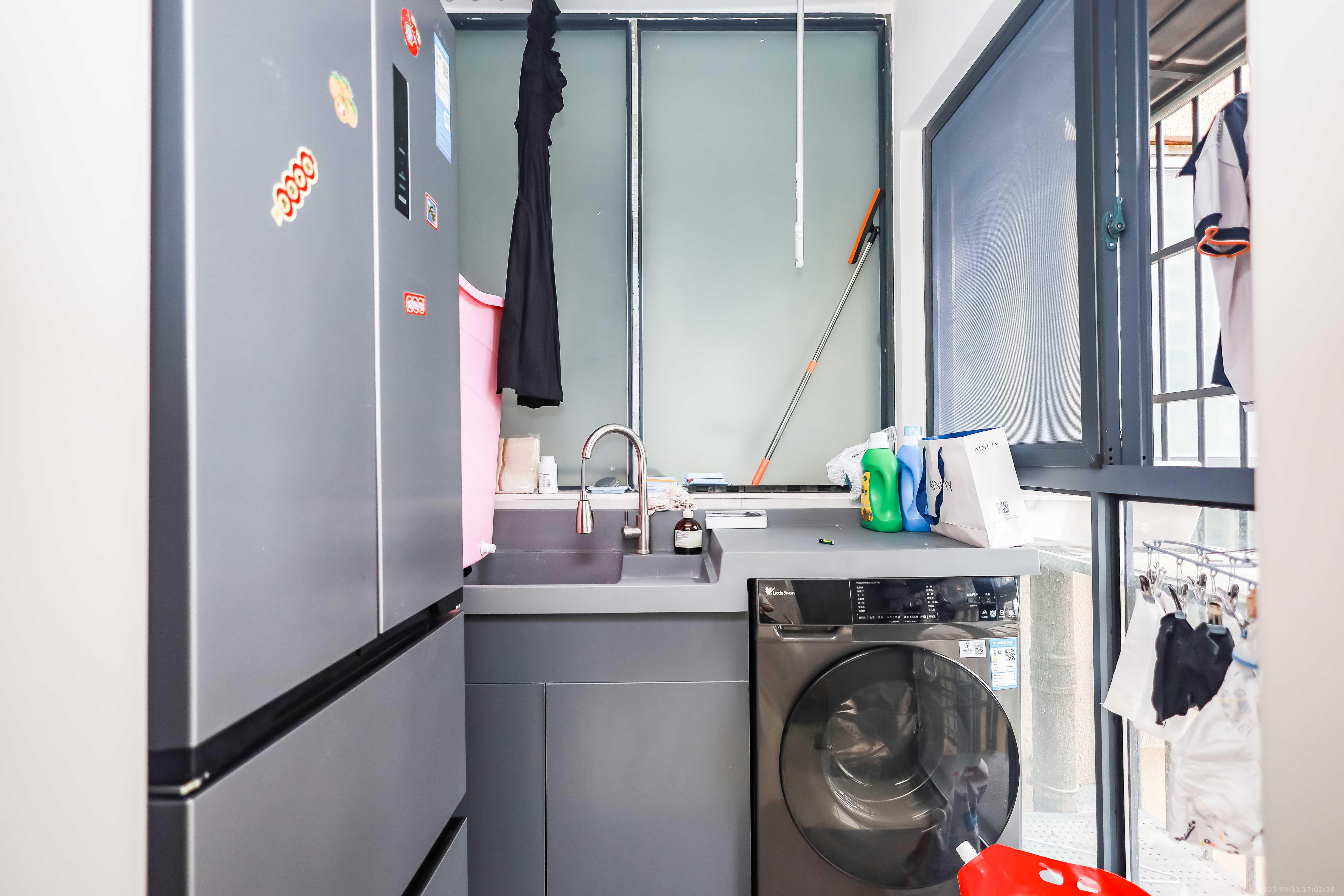 天麓尚层 3室2厅1卫 69.8万 天麓尚层 3室2厅1卫 69.8万阳台