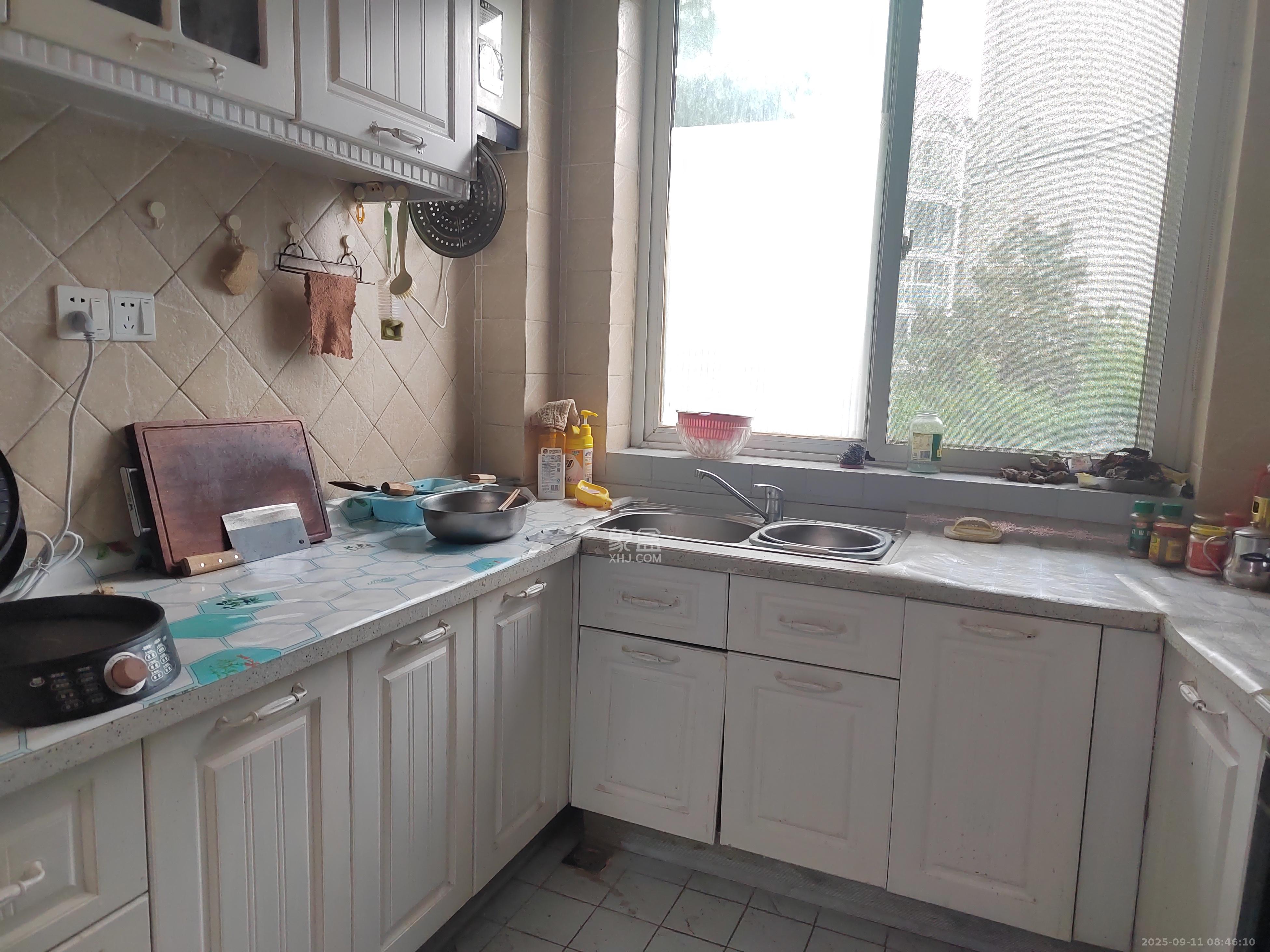 华银南苑 3室1厅2卫 2200.0元/月 华银南苑 3室1厅2卫 2200.0元/月室内图