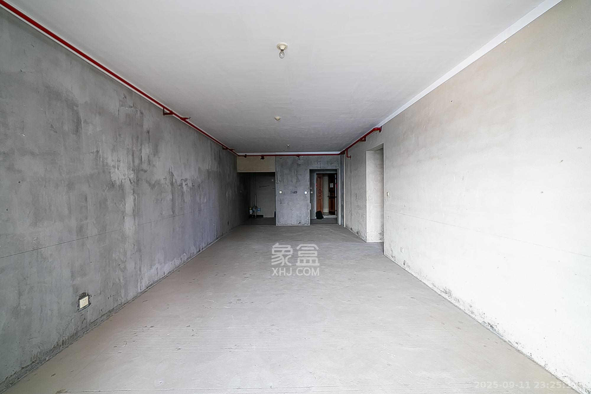 中建江山壹号  4室2厅2卫   395.00万客厅