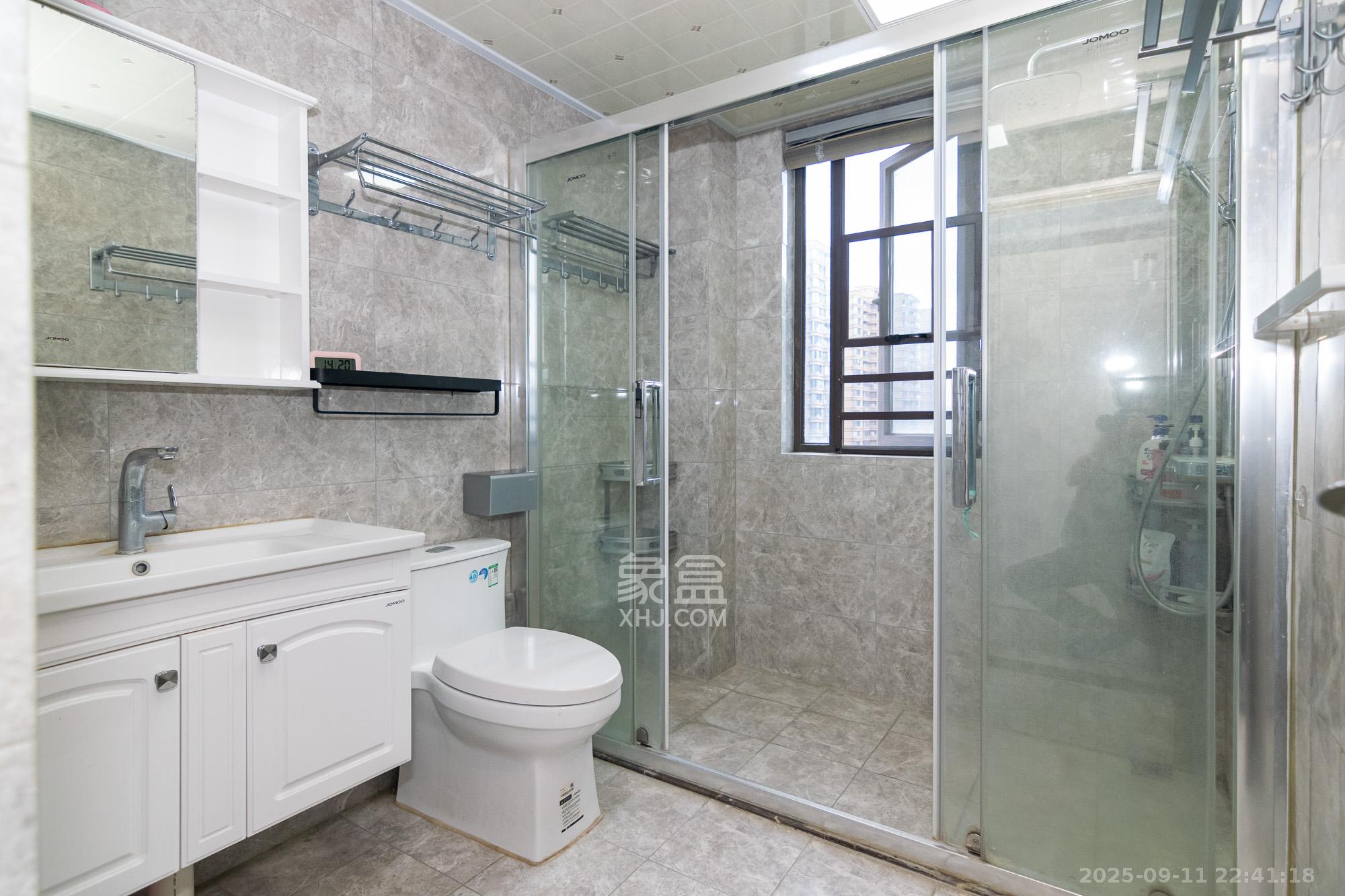 润和美郡（润和紫郡五期）  5室2厅2卫    129.8万卫生间