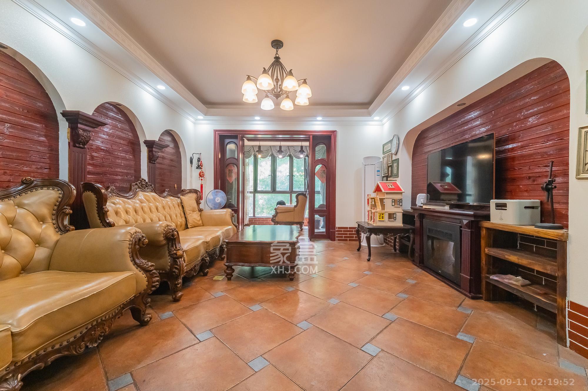 星湖湾一期洋房  1室2厅2卫    165.0万 星湖湾一期洋房  1室2厅2卫    165.0万客厅