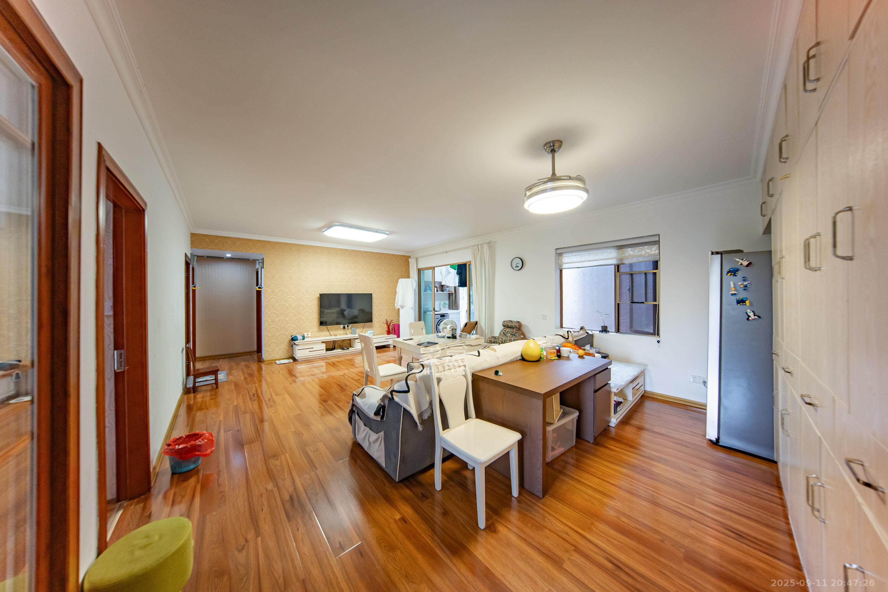 锑都家园 3室2厅2卫 67.0万 锑都家园 3室2厅2卫 67.0万客厅