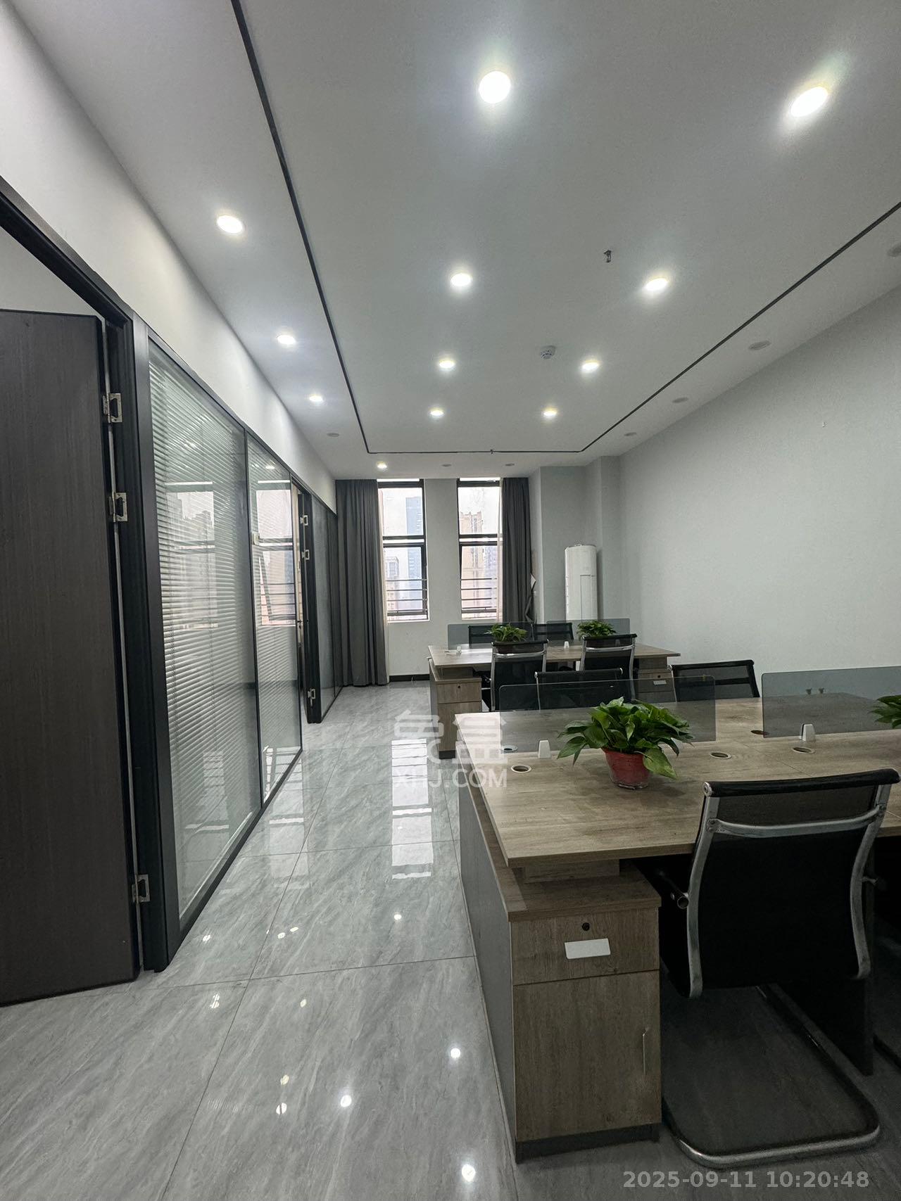 华润置地广场二期 2室1厅1卫 4500.0元/月 华润置地广场二期 2室1厅1卫 4500.0元/月室内图