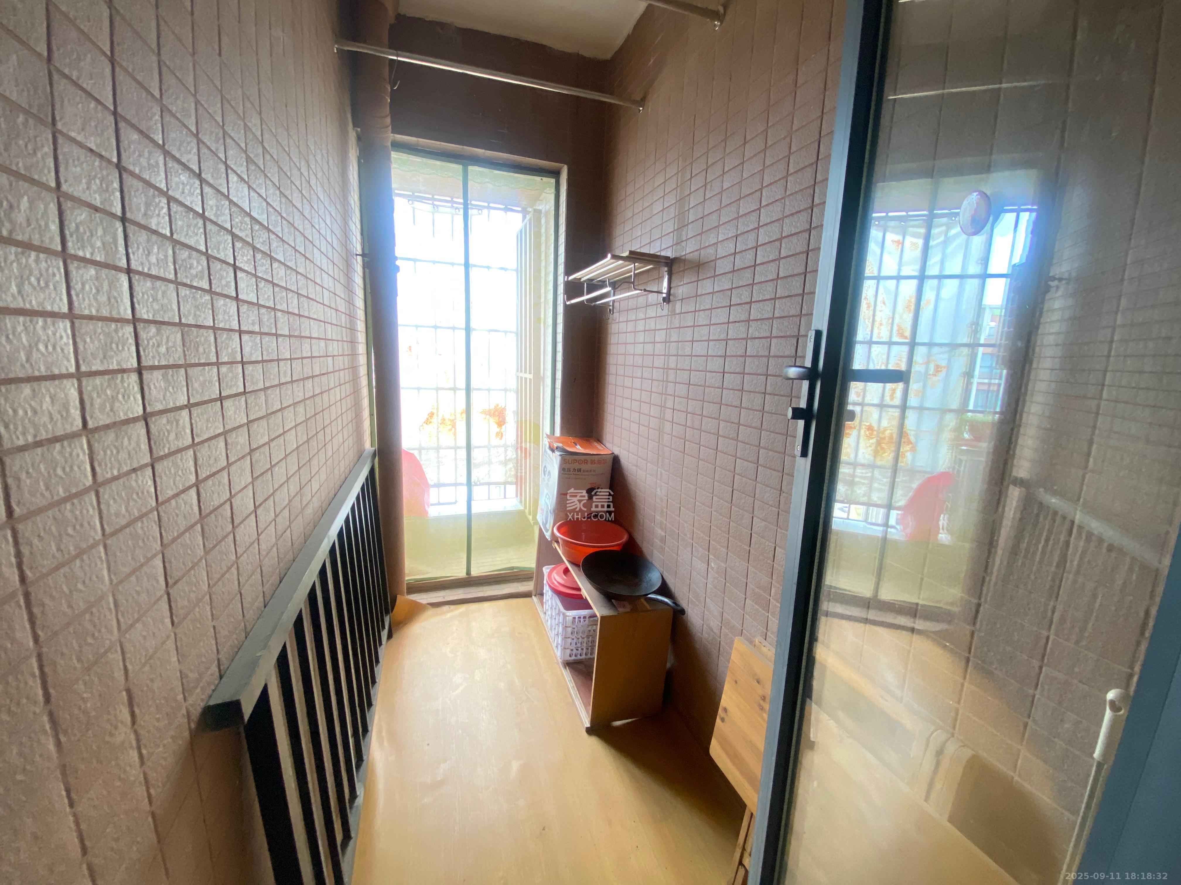 中建芙蓉工社 2室1厅1卫 1700.0元/月 中建芙蓉工社 2室1厅1卫 1700.0元/月室内图