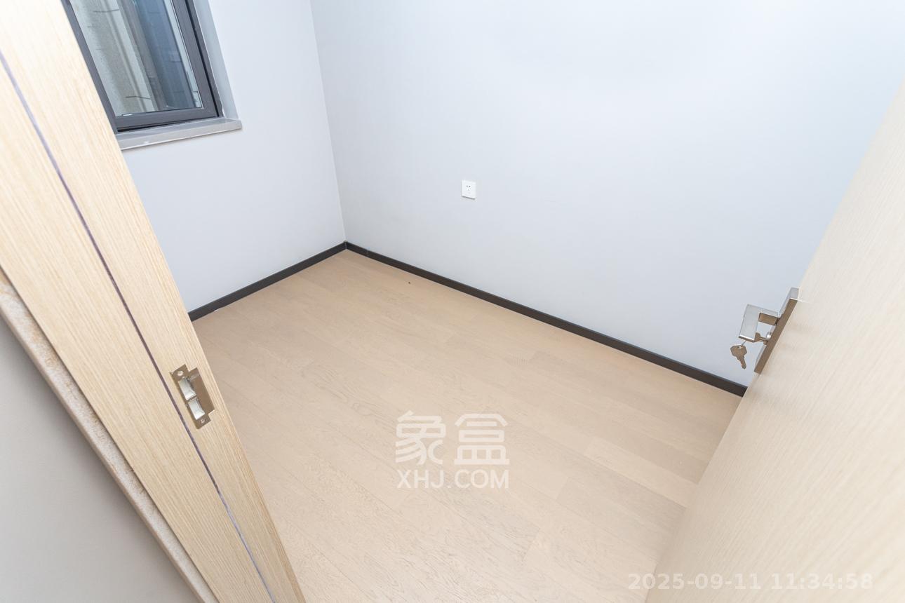 时代倾城.时代遇见  3室2厅2卫   100.00万卧室