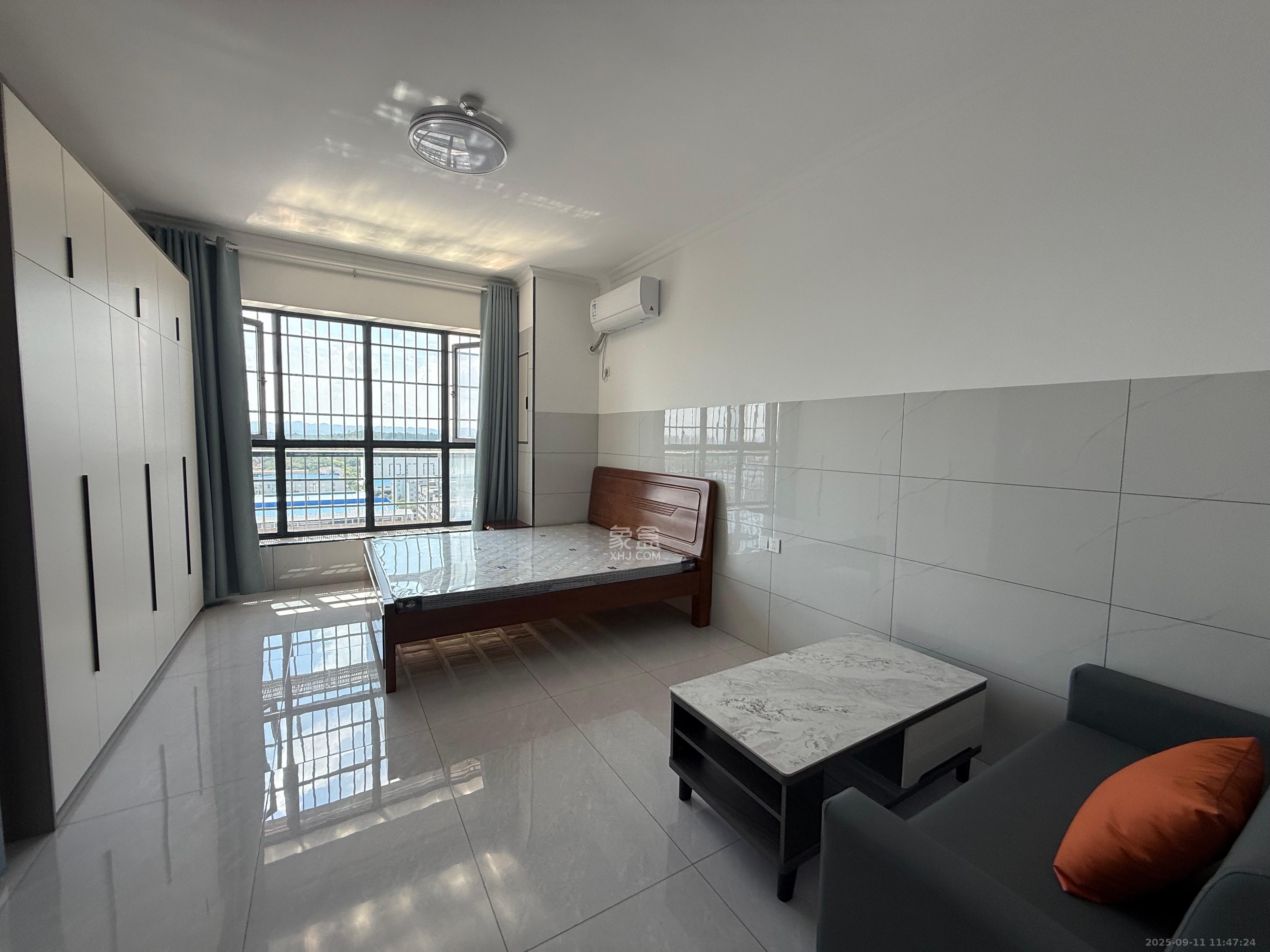 中南国际眼镜城(中伟商业中心)  1室1厅1卫    1300.0元/月 中南国际眼镜城(中伟商业中心)  1室1厅1卫    1300.0元/月室内图1