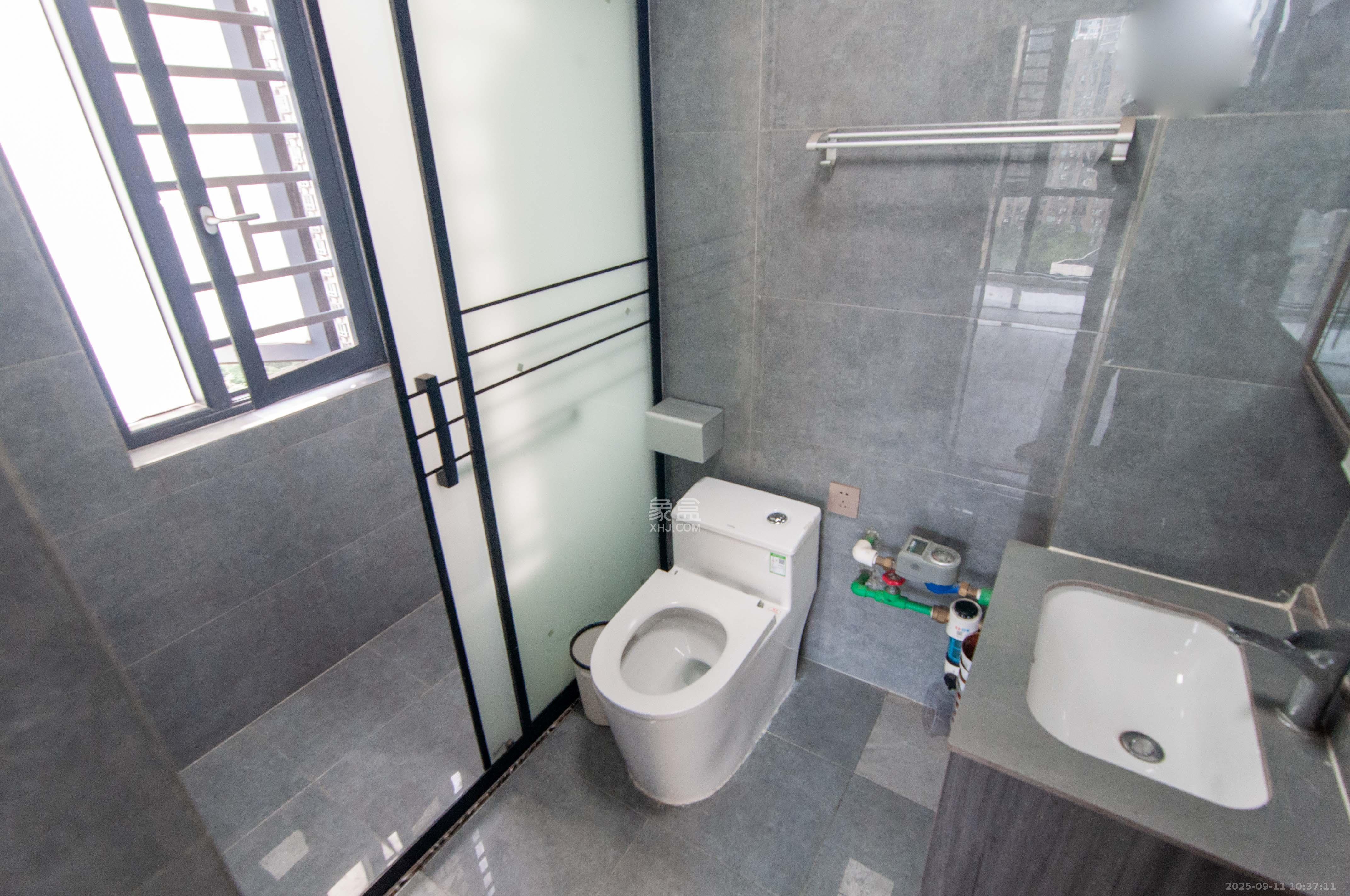 麓谷加州阳光  3室2厅2卫    100.0万 麓谷加州阳光  3室2厅2卫    100.0万卫生间