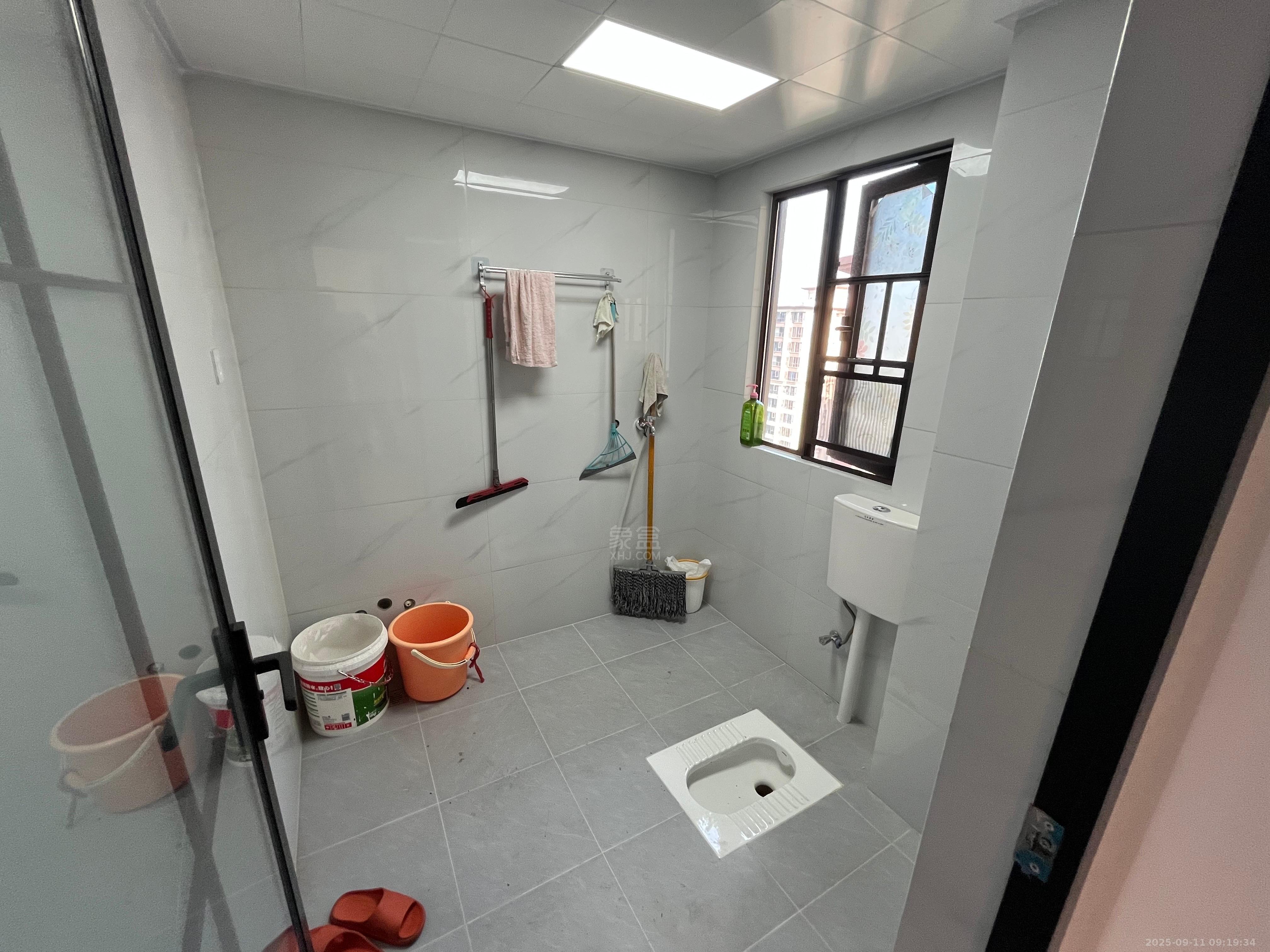 金轮津桥华府 3室2厅2卫 2200.0元/月 金轮津桥华府 3室2厅2卫 2200.0元/月室内图