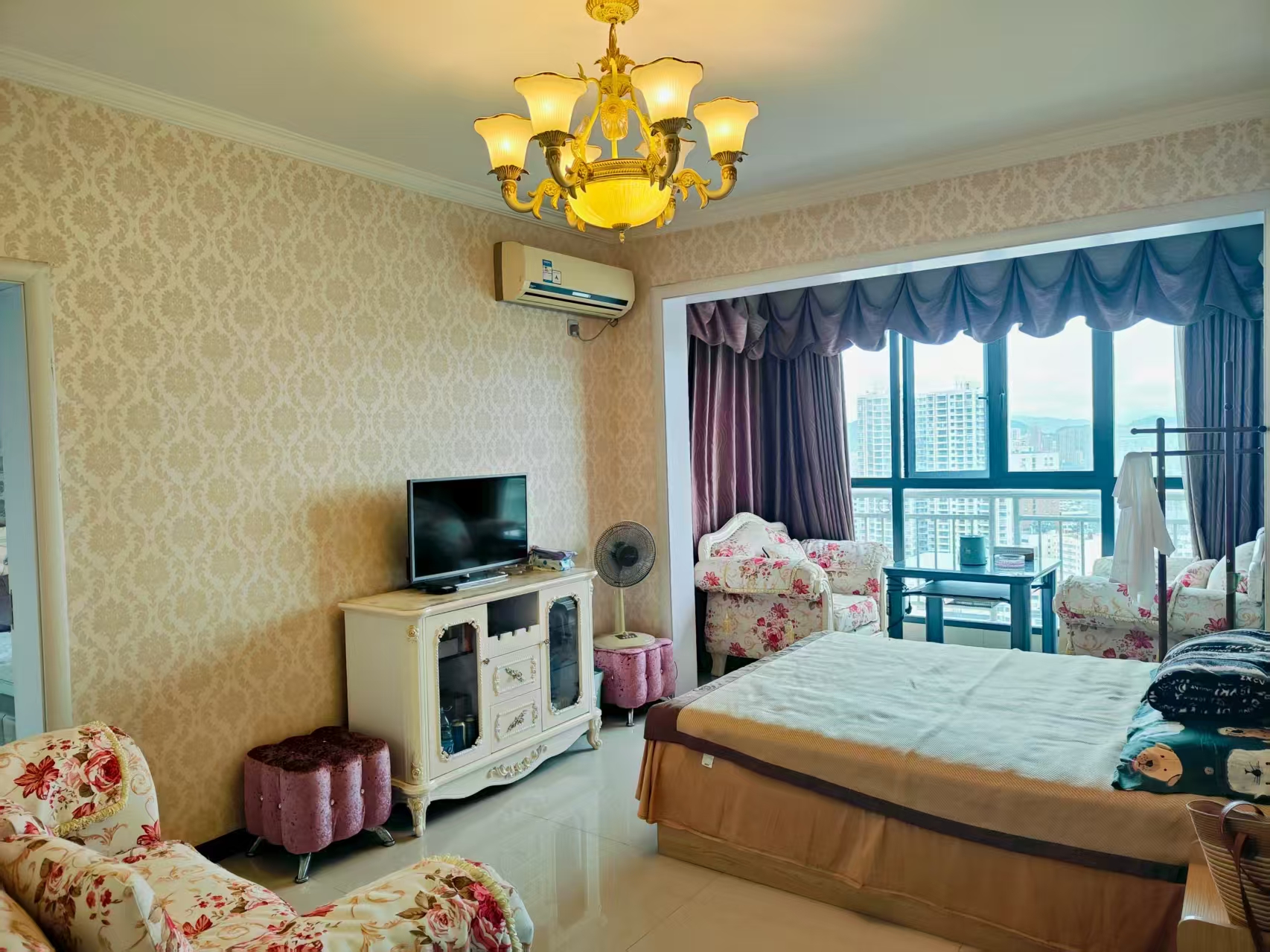 华湘贵府 1室1厅1卫 29.8万 华湘贵府 1室1厅1卫 29.8万客厅