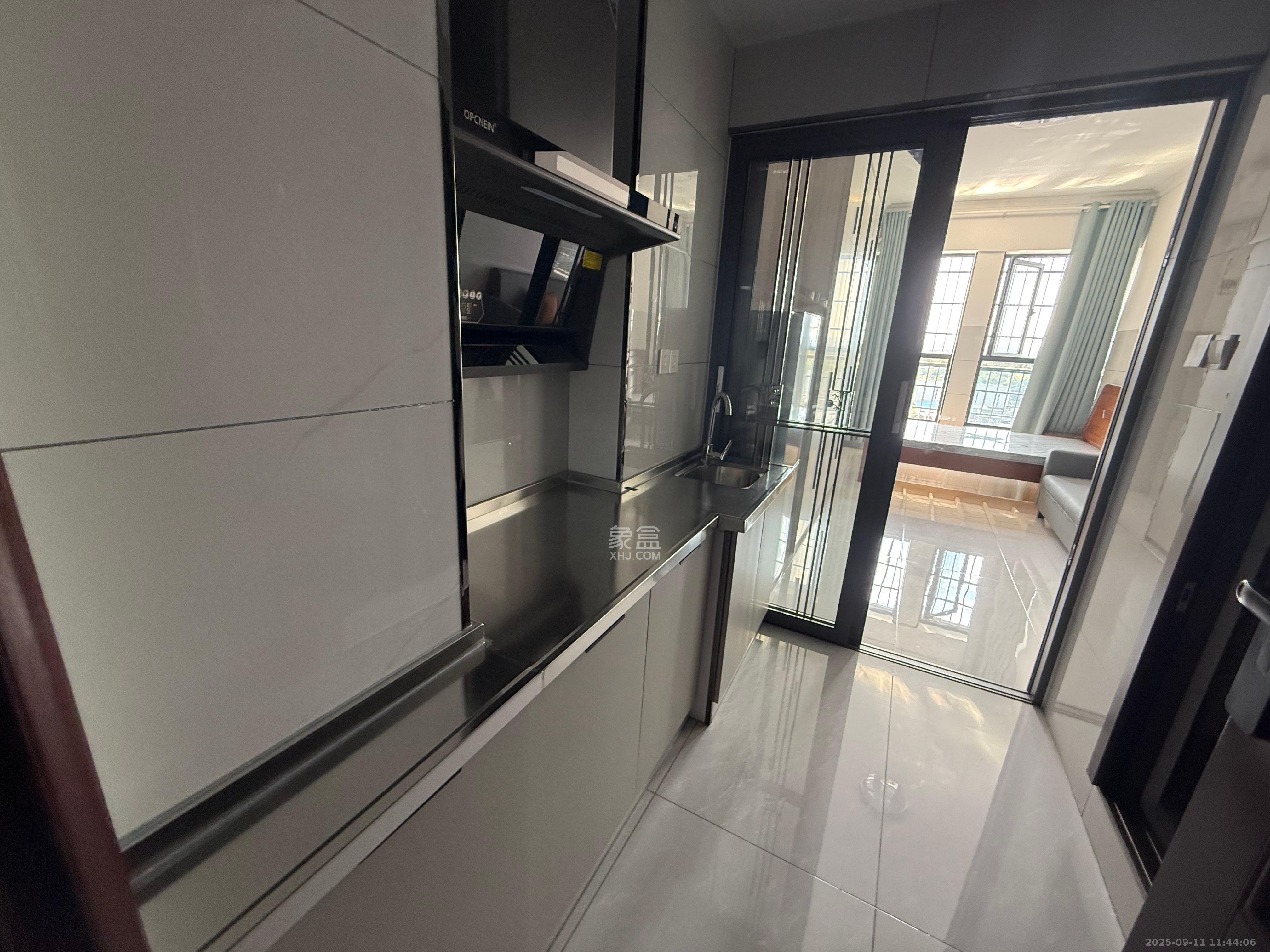 中南国际眼镜城(中伟商业中心) 1室1厅1卫 1200.0元/月 中南国际眼镜城(中伟商业中心) 1室1厅1卫 1200.0元/月室内图