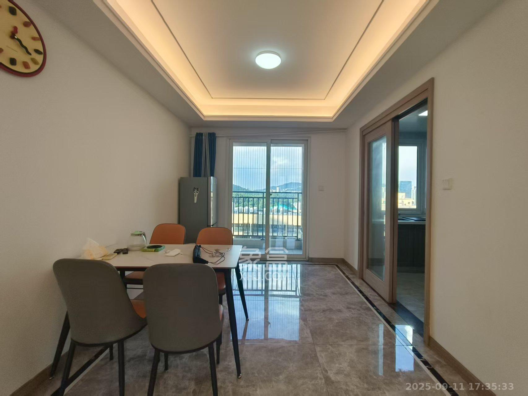 金地中交麓谷香颂(金地中交雅苑) 3室2厅2卫 2800.0元/月 金地中交麓谷香颂(金地中交雅苑) 3室2厅2卫 2800.0元/月室内图