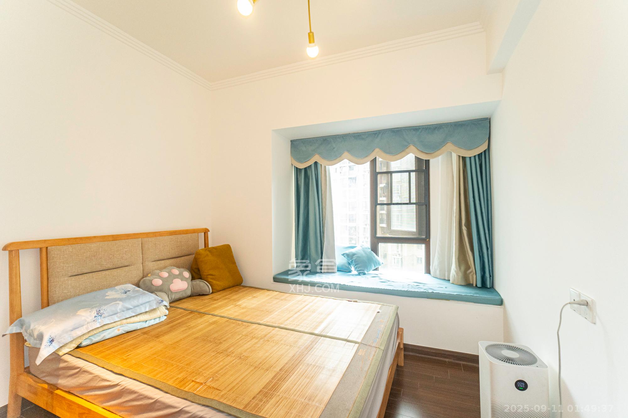 碧桂园中央花园  3室2厅2卫    85.0万卧室