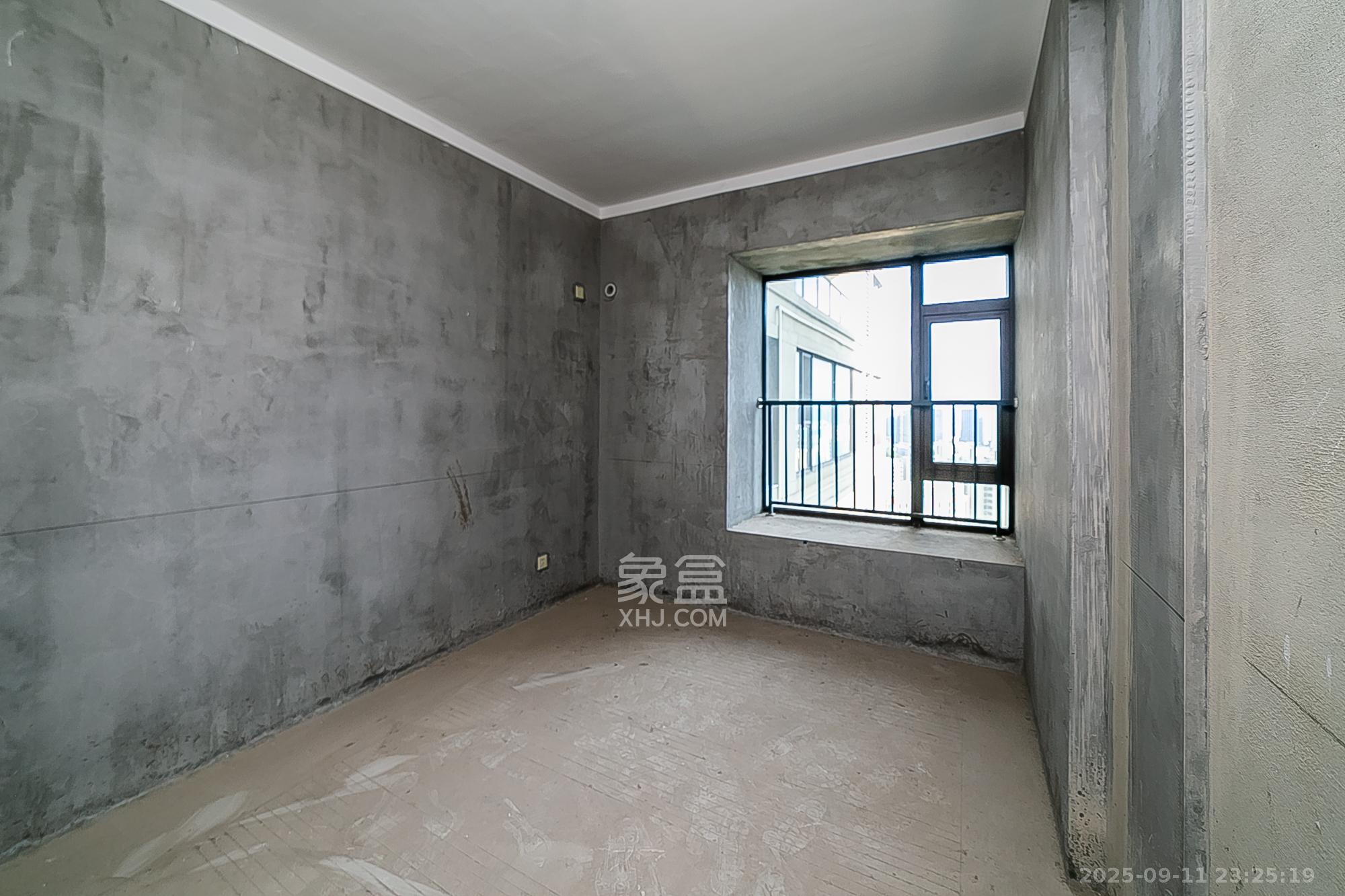中建江山壹号  4室2厅2卫   395.00万卧室