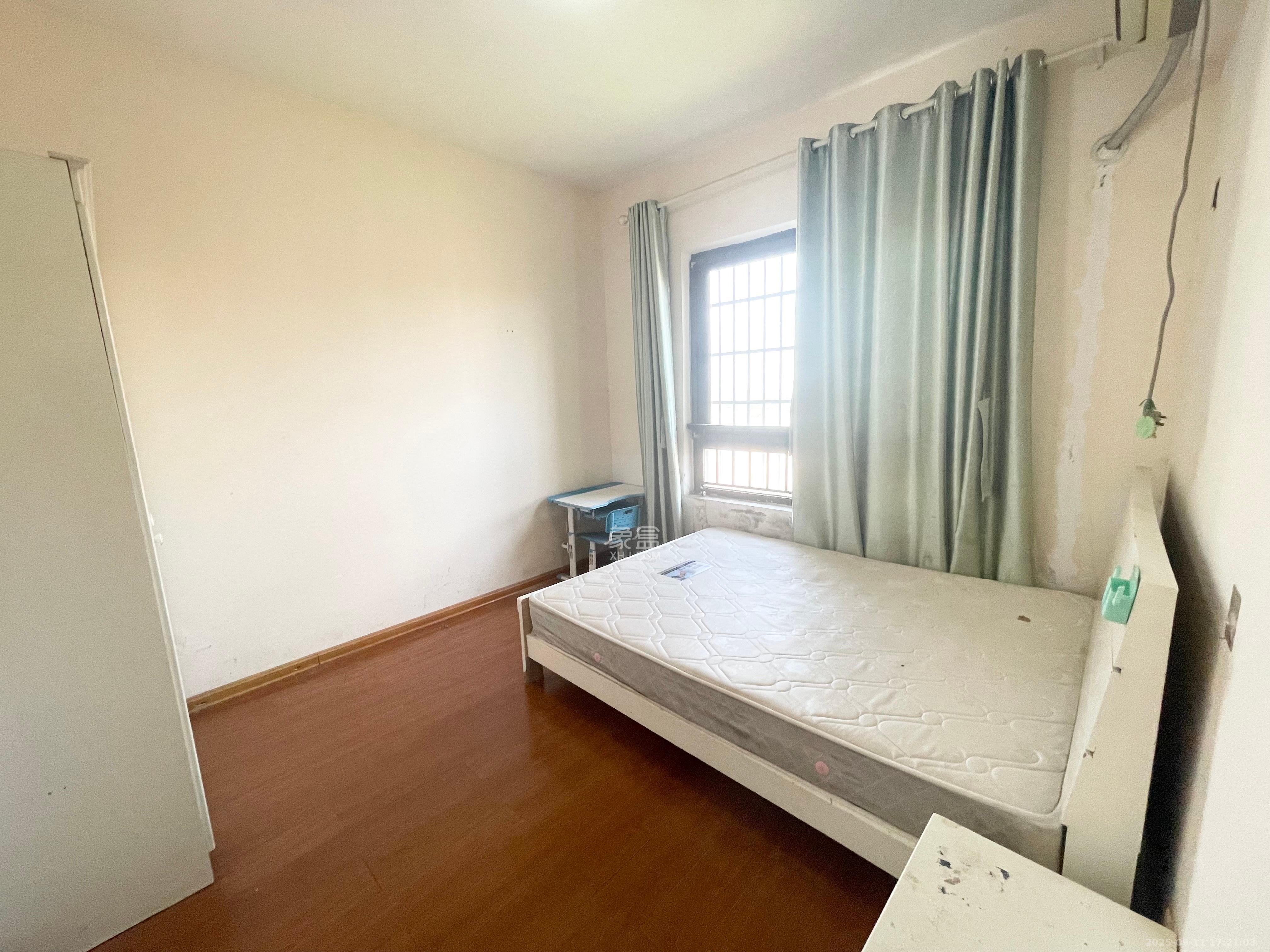 中信凯旋蓝岸（中信新城三期）  3室2厅2卫    2100.0元/月室内图