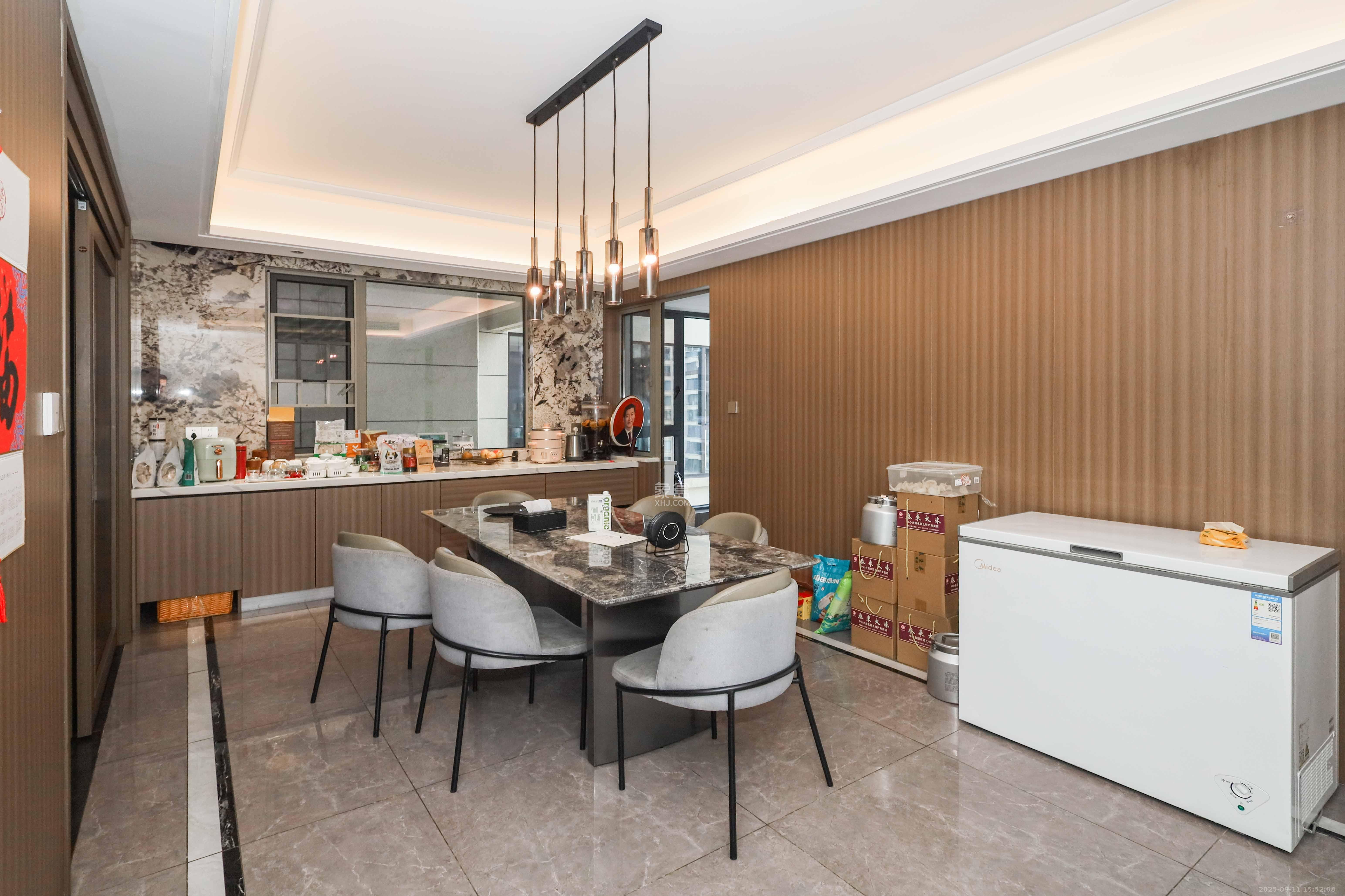 梅溪华府(新城金茂梦想华府) 4室2厅2卫 318.0万 梅溪华府(新城金茂梦想华府) 4室2厅2卫 318.0万客厅