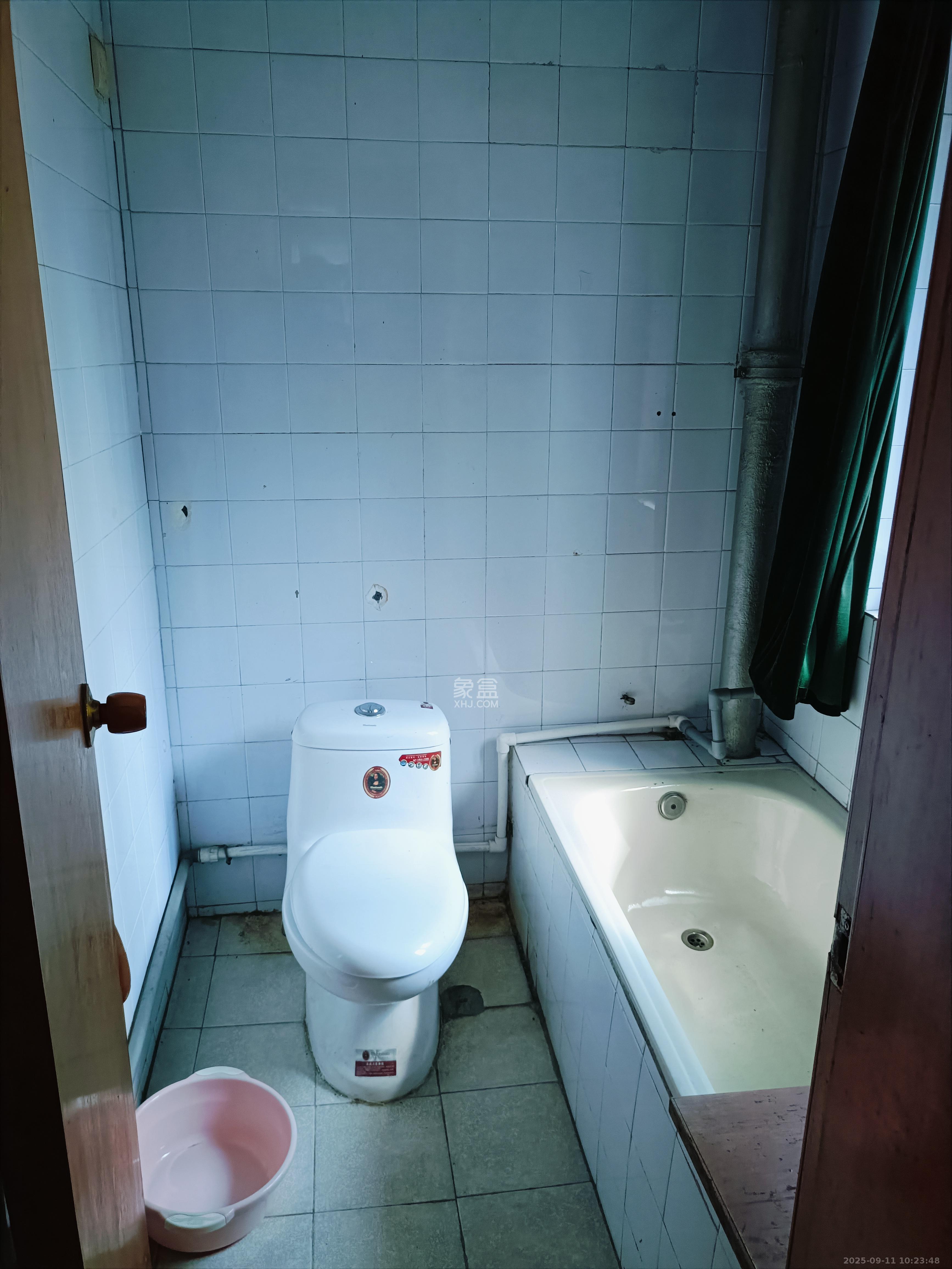 福乐凯公寓  3室1厅2卫    2400.0元/月室内图