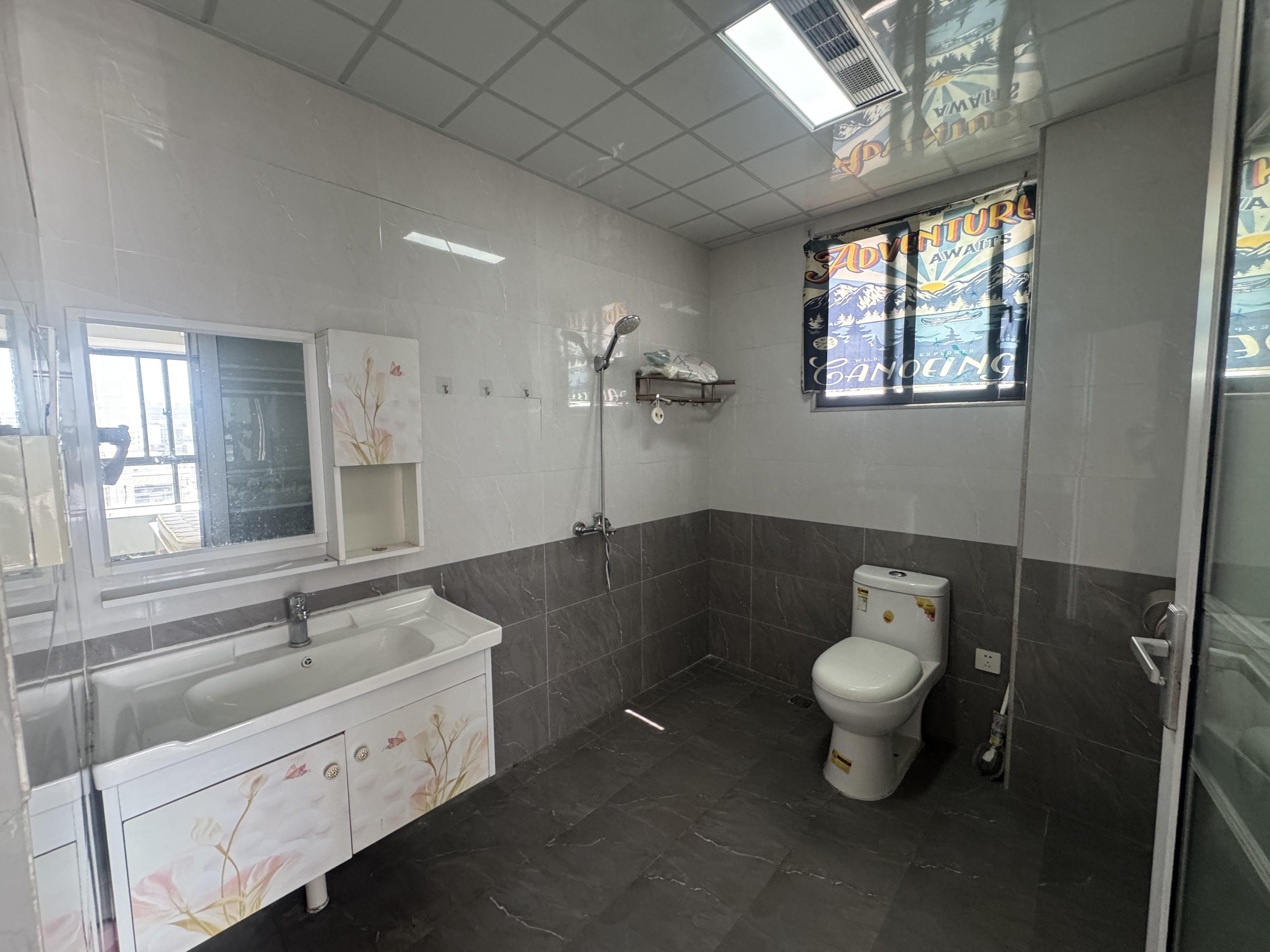 雁府铭座  3室2厅2卫   2400.00元/月室内图