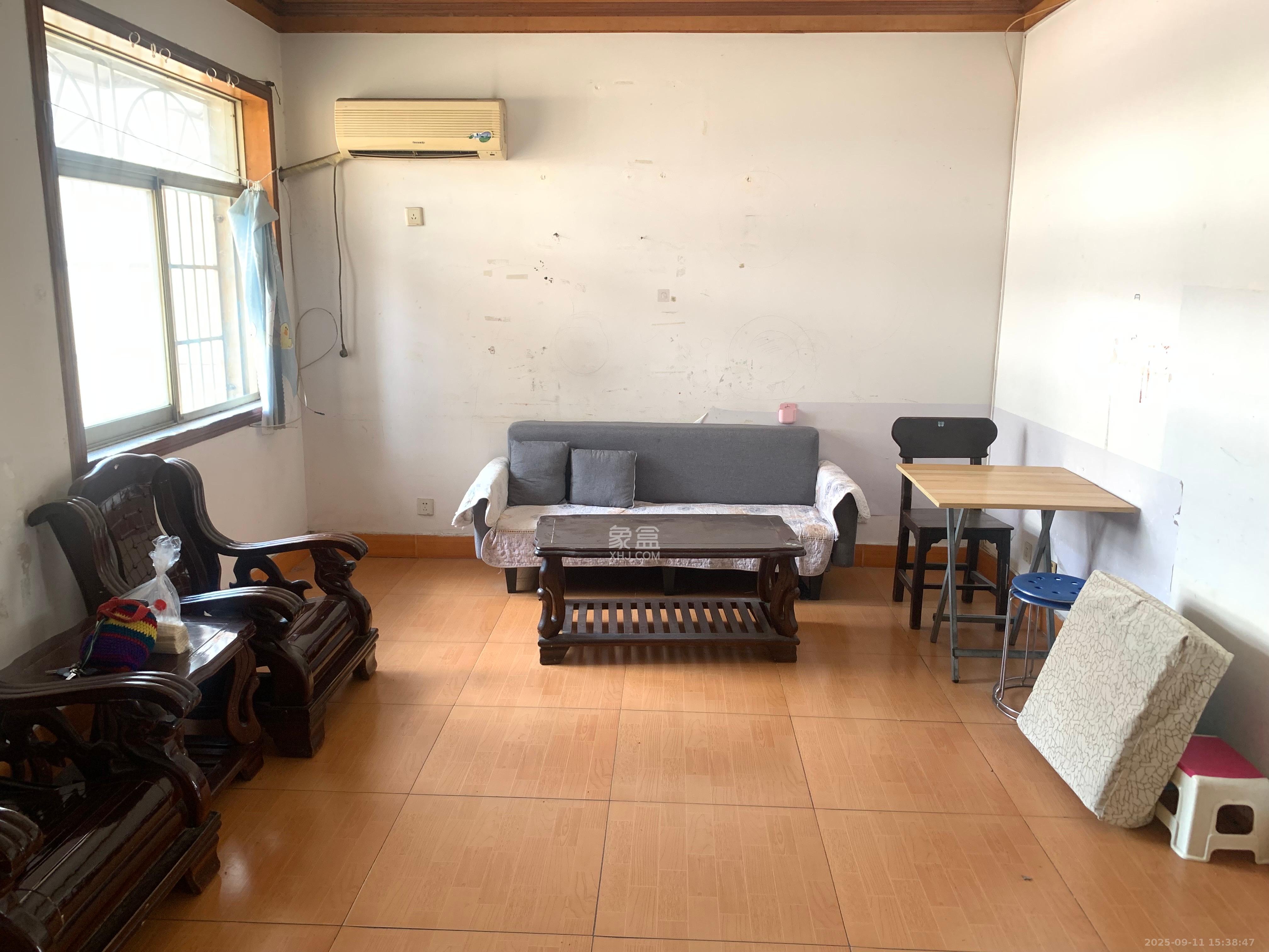 长华小区  2室1厅1卫    1600.0元/月室内图