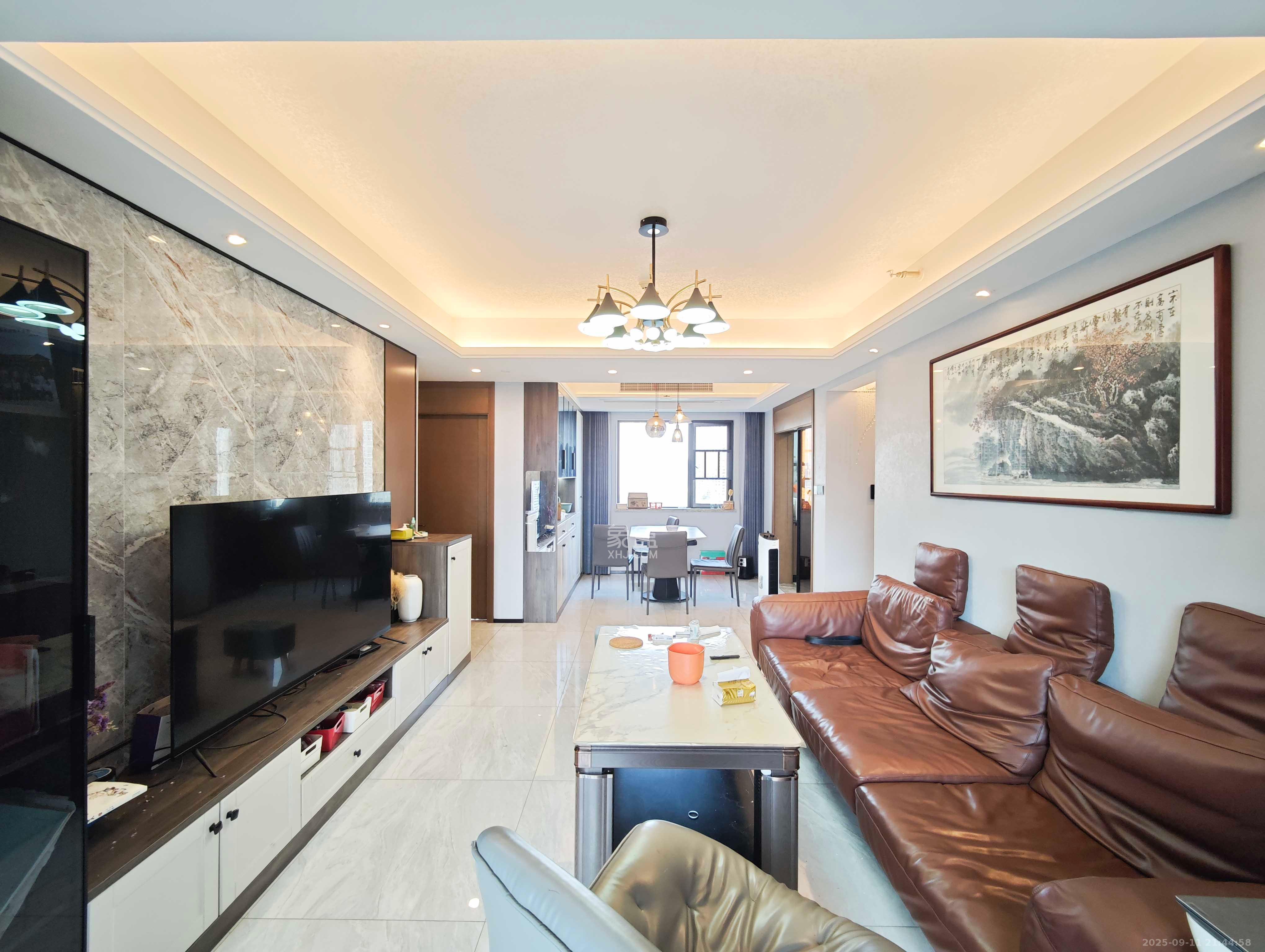 万科魅力之城天阔里  4室2厅2卫    160.0万客厅