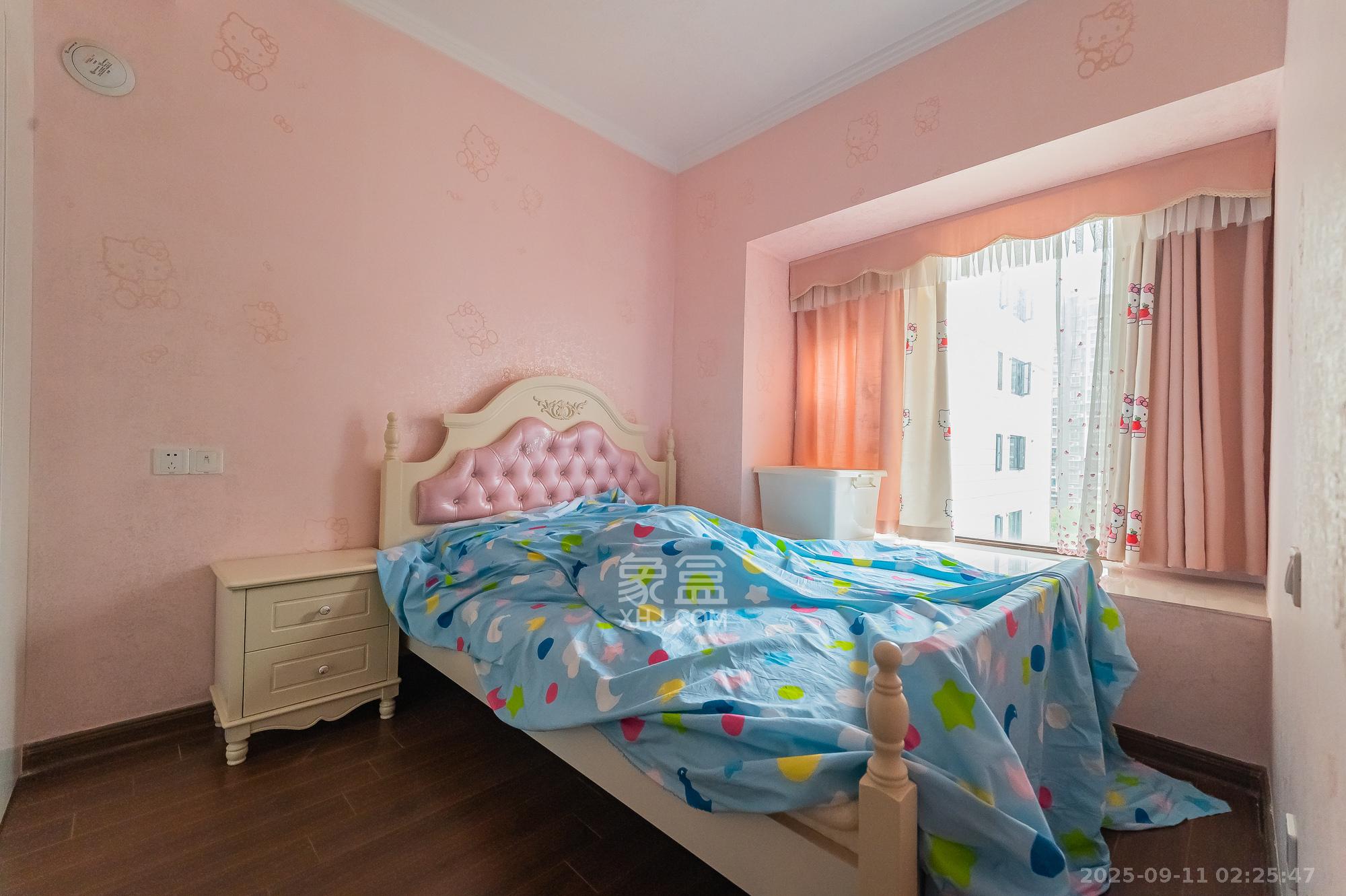 碧桂园中央花园  4室2厅2卫    119.8万卧室