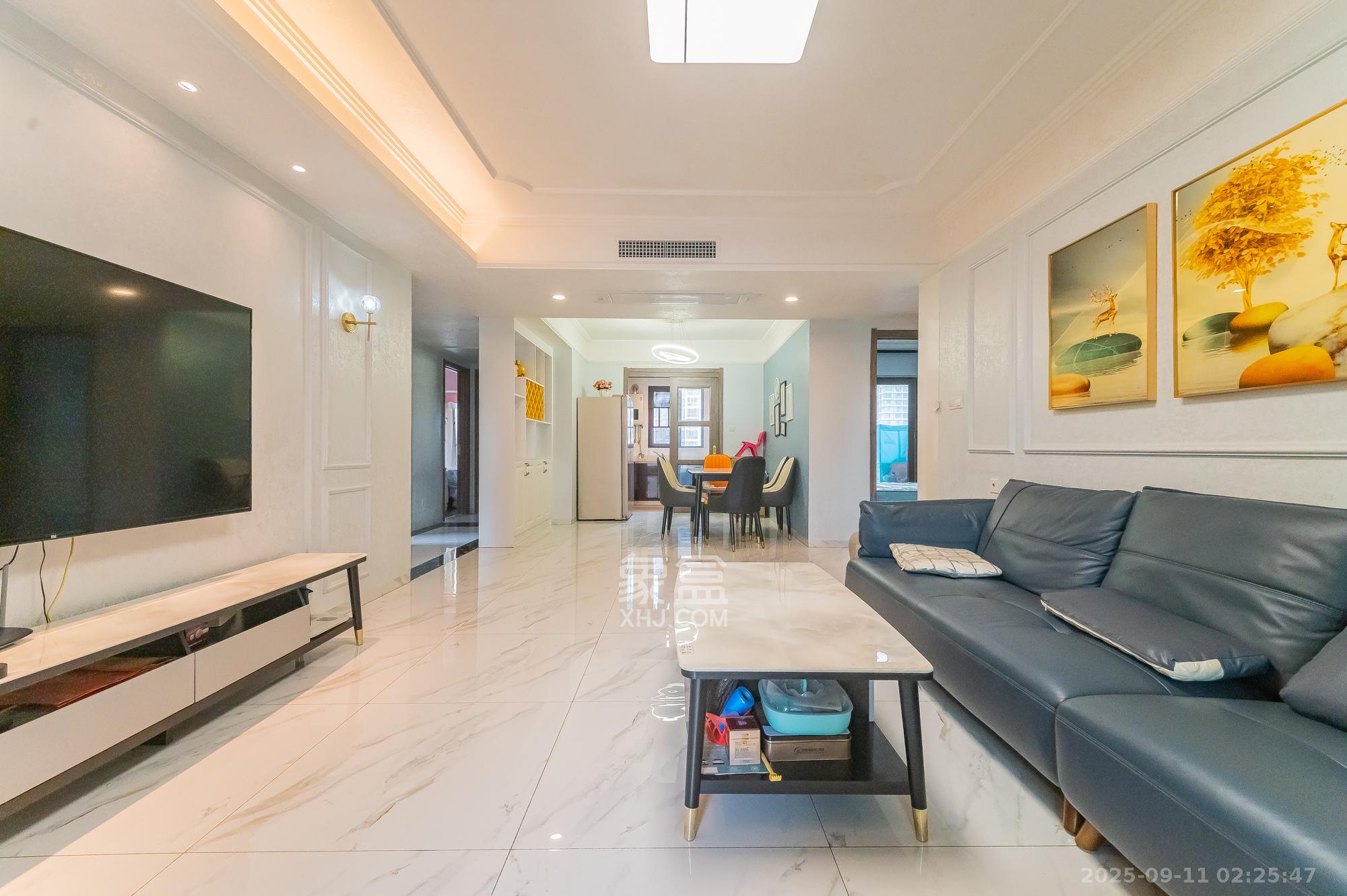 碧桂园中央花园  4室2厅2卫    119.8万客厅