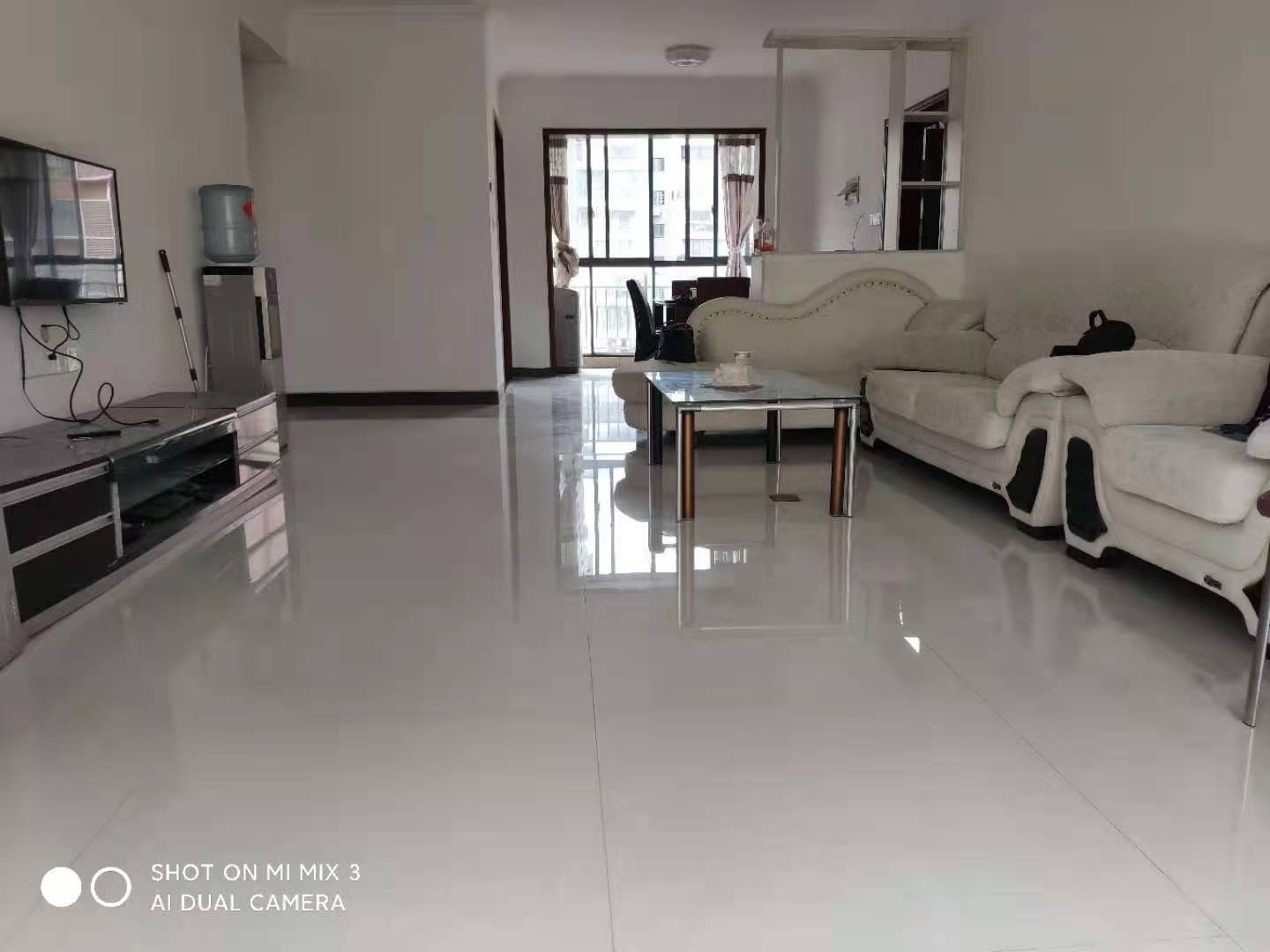 月亮湾二期B区  3室2厅2卫    1800.0元/月 月亮湾二期B区  3室2厅2卫    1800.0元/月室内图1