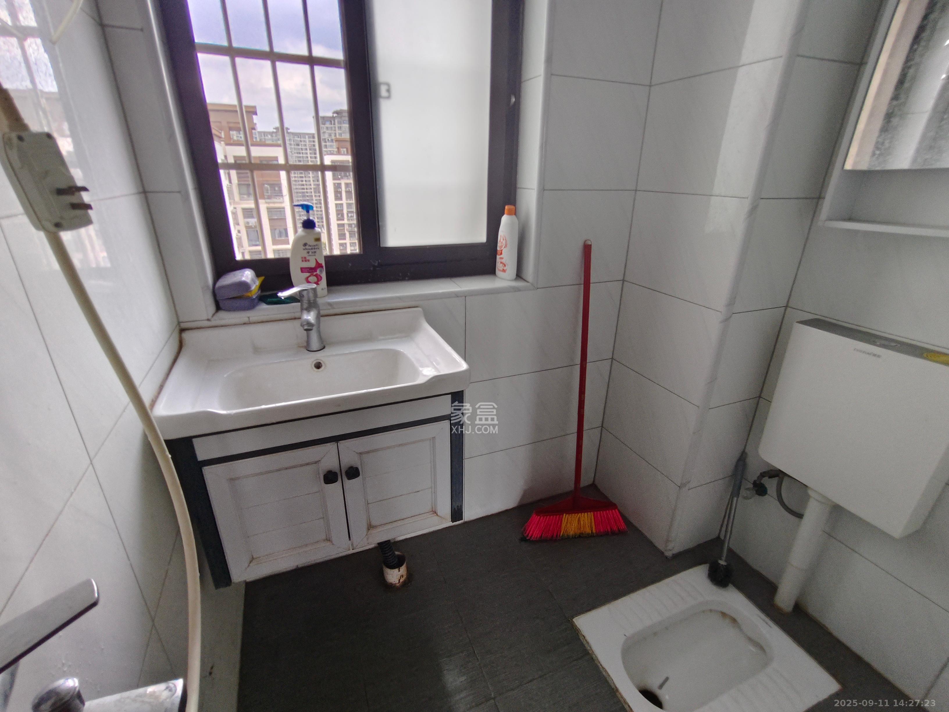 桥头家苑一期 1室1厅1卫 950.0元/月 桥头家苑一期 1室1厅1卫 950.0元/月室内图