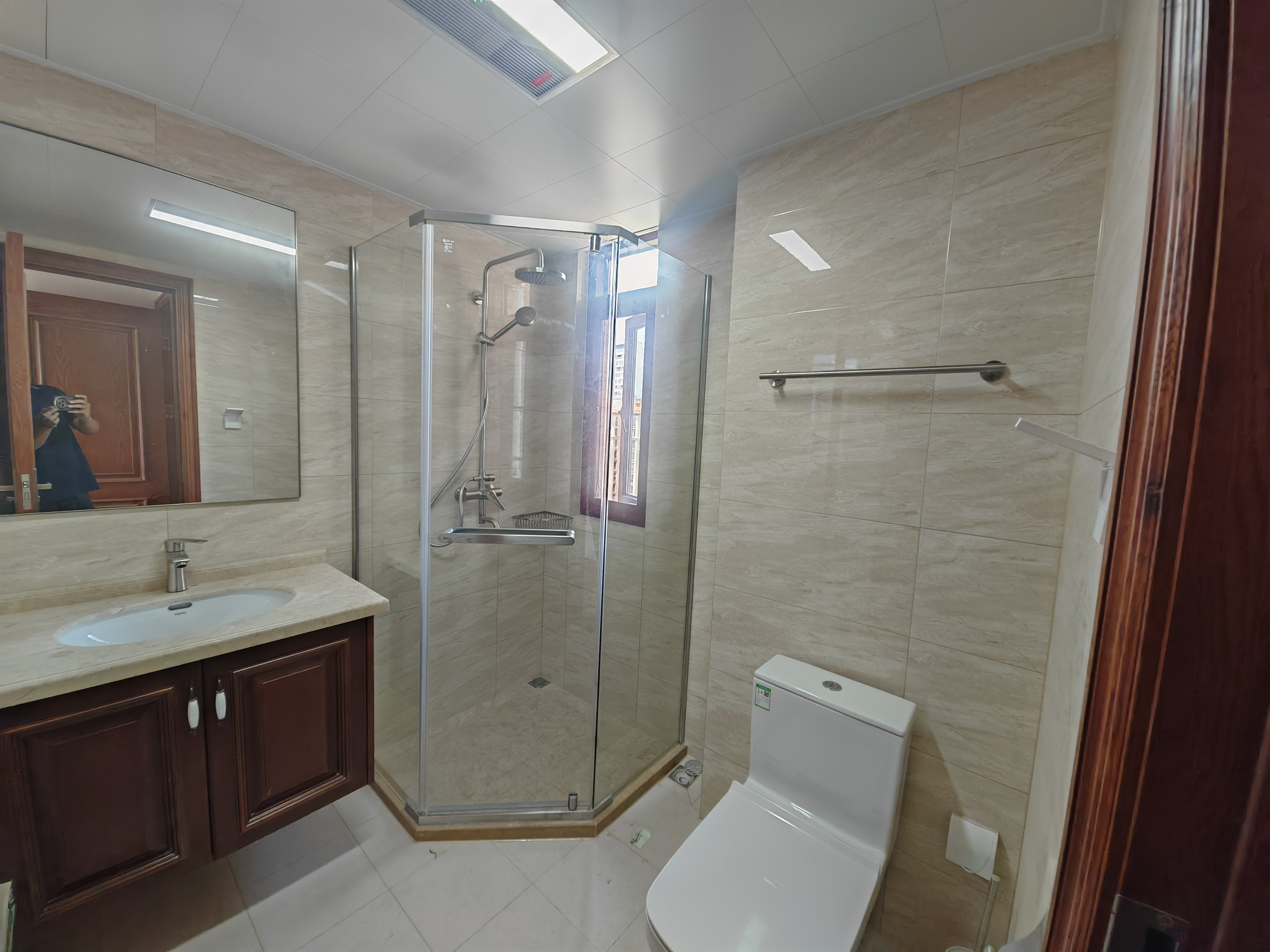 椰风水韵(南区) 3室2厅2卫 3000.0元/月 椰风水韵(南区) 3室2厅2卫 3000.0元/月室内图