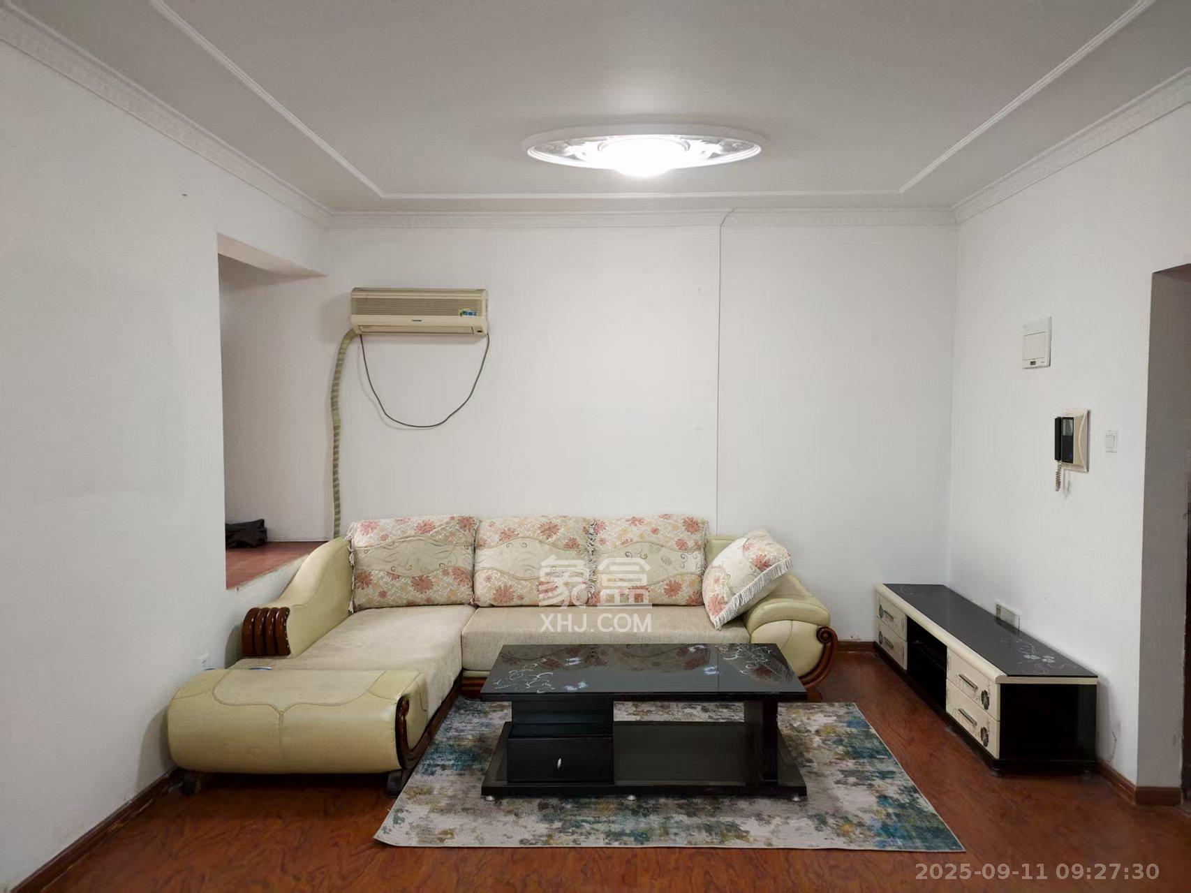 百纳广场(百纳公寓) 2室2厅1卫 2500.0元/月 百纳广场(百纳公寓) 2室2厅1卫 2500.0元/月室内图