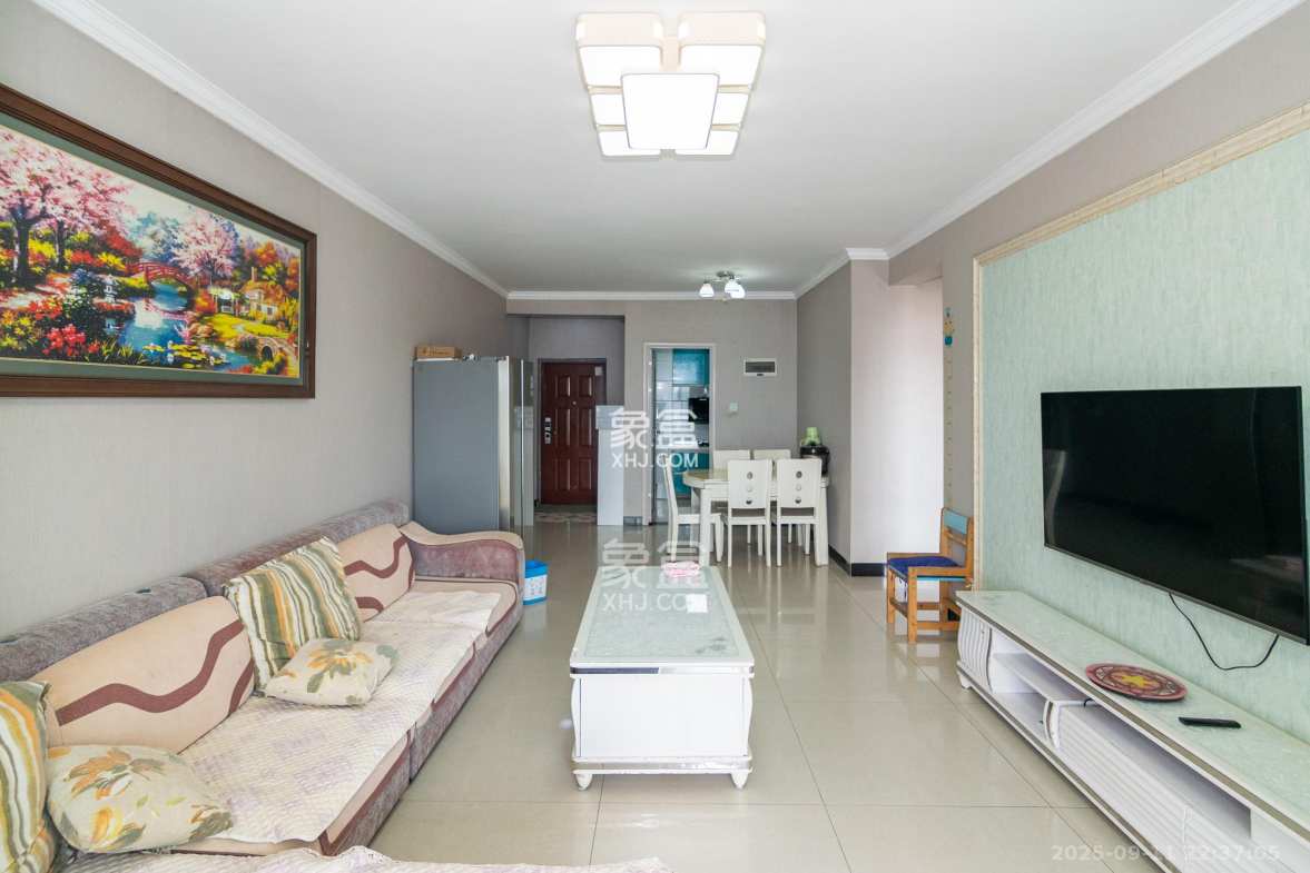 新城国际花都 2室2厅1卫 45.88万 新城国际花都 2室2厅1卫 45.88万客厅